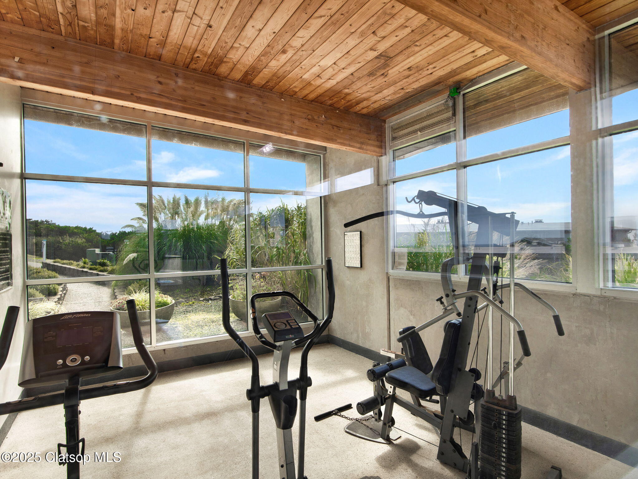 1146 N Marion Avenue Property Photo 33