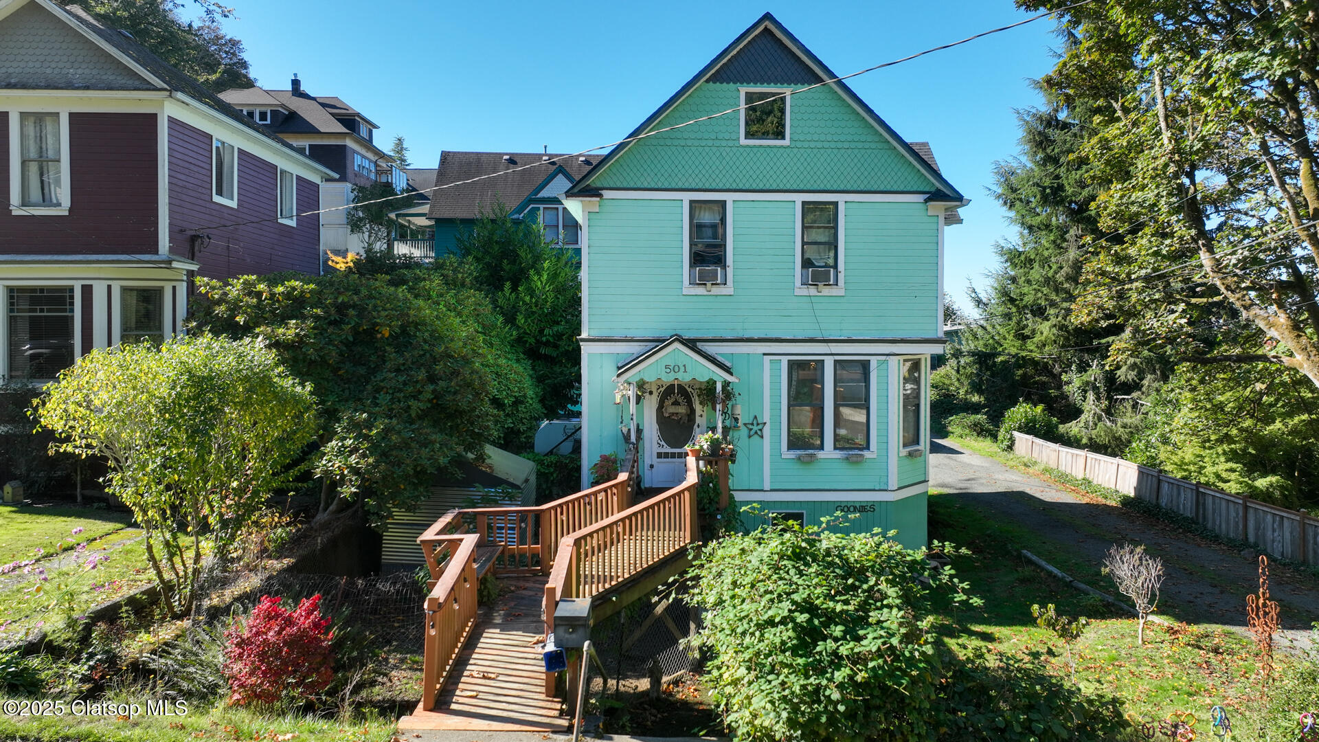 501 38th Street Property Photo 2