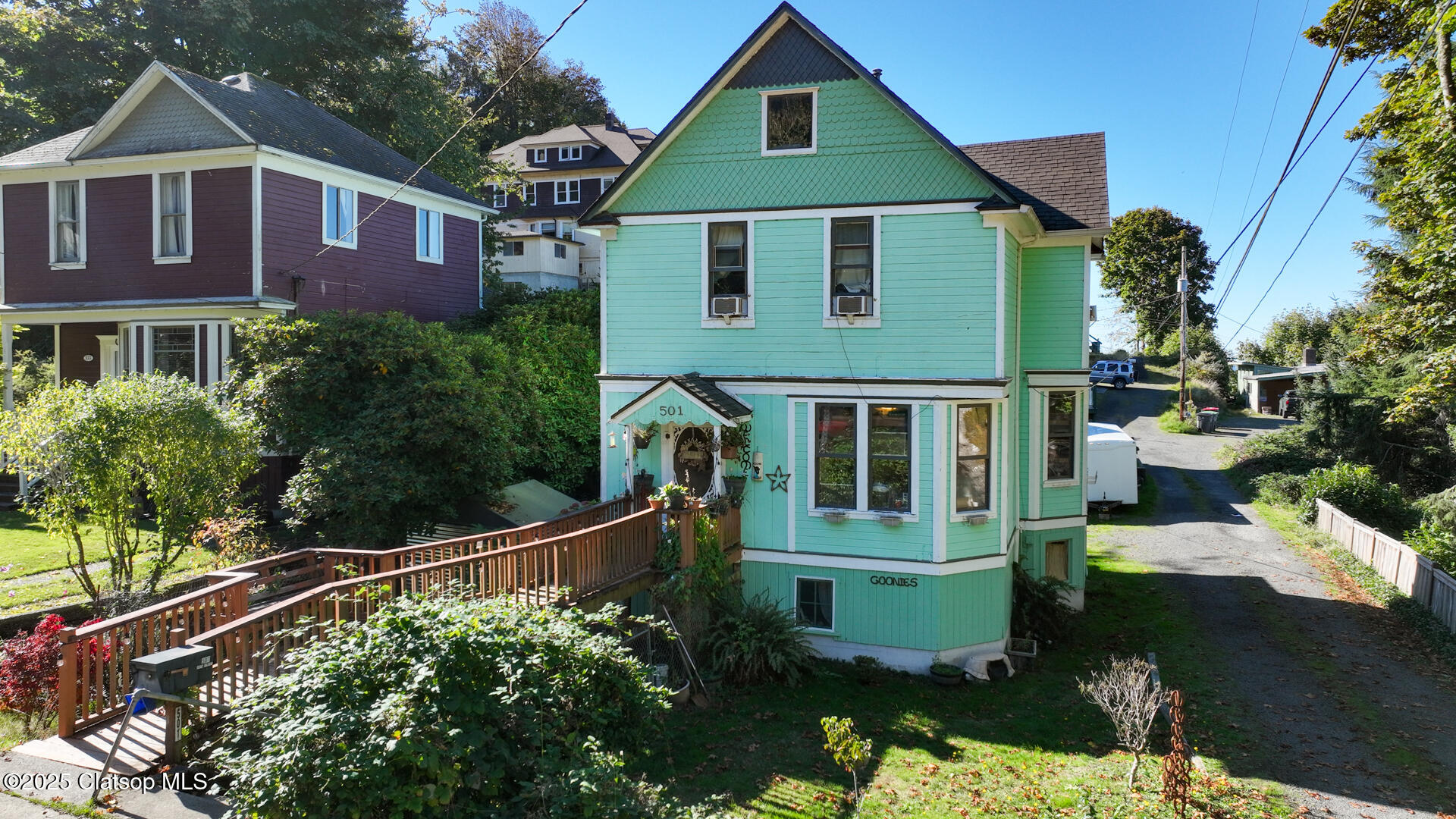 501 38th Street Property Photo 3