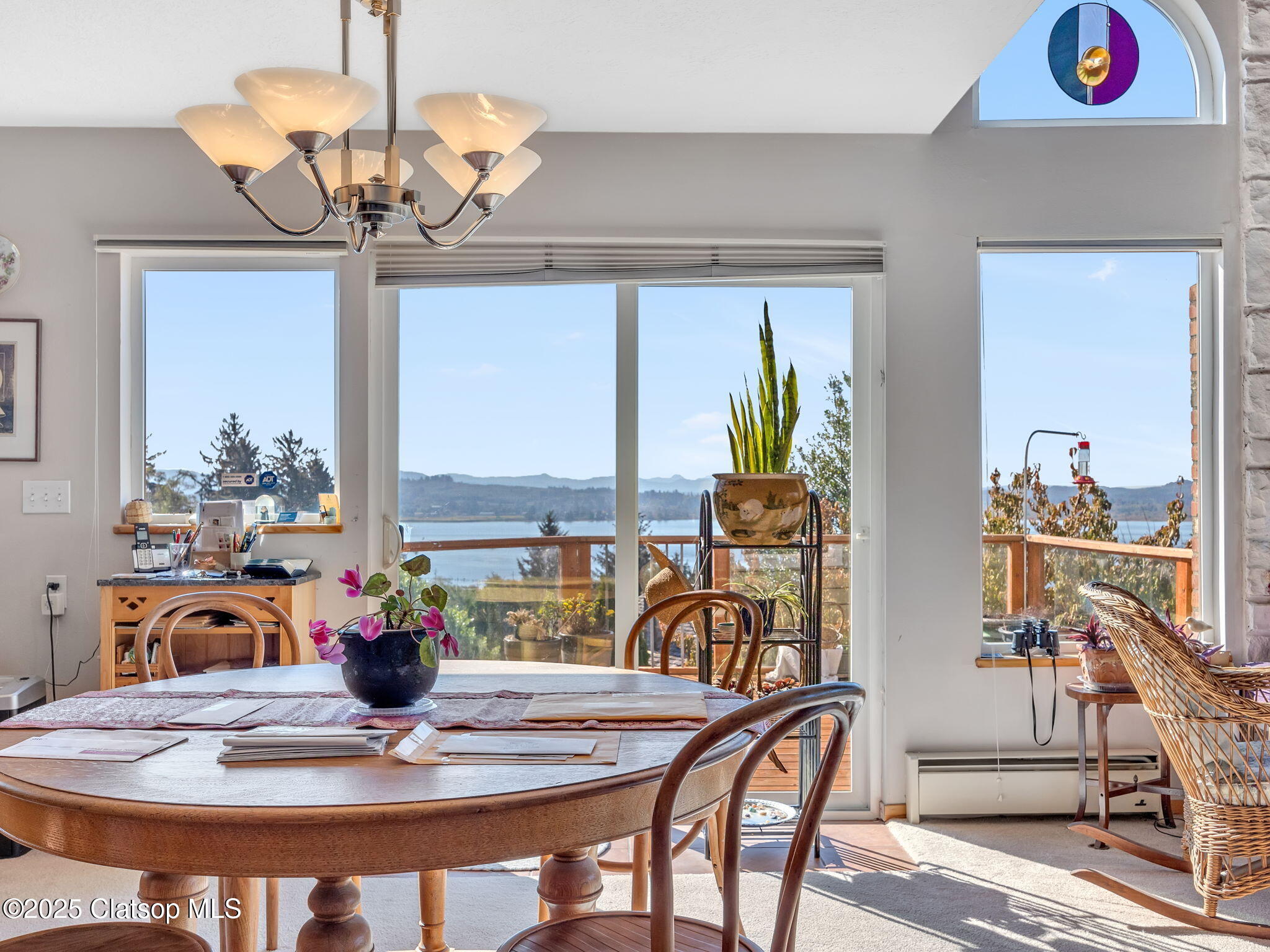 325 W Niagara Avenue Property Photo 8