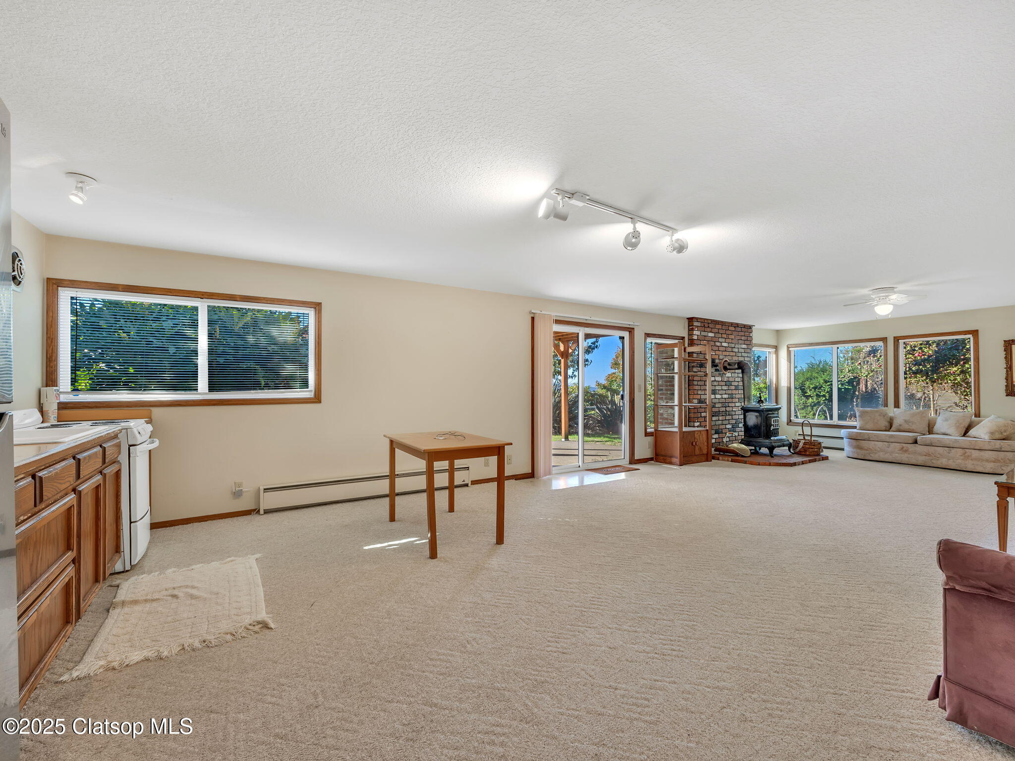 325 W Niagara Avenue Property Photo 22