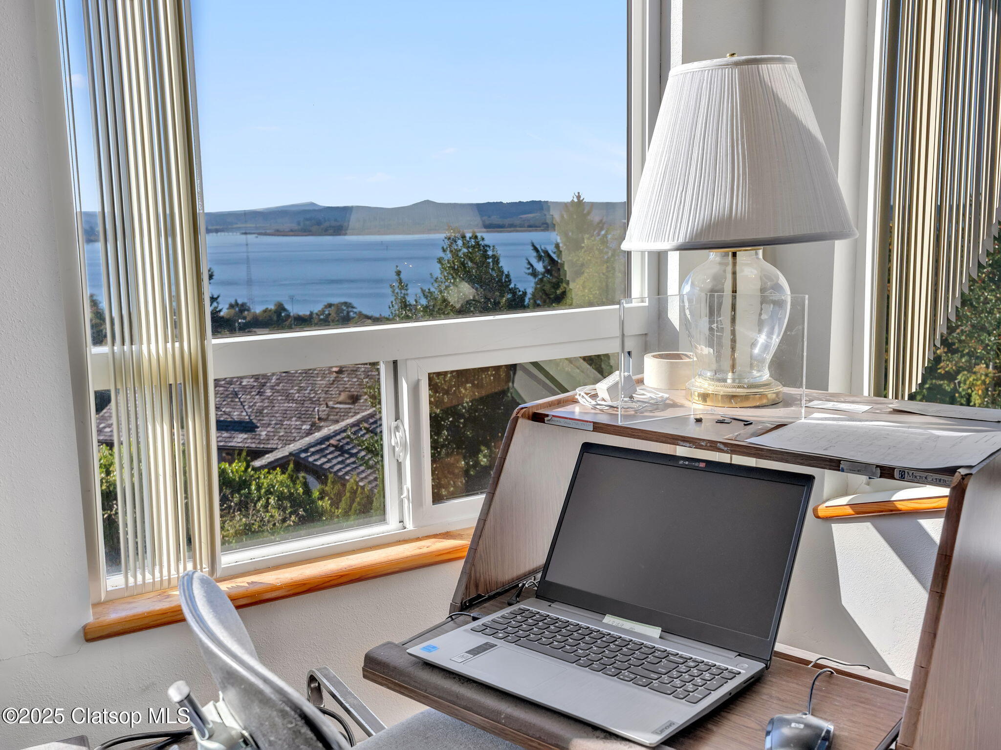 325 W Niagara Avenue Property Photo 24