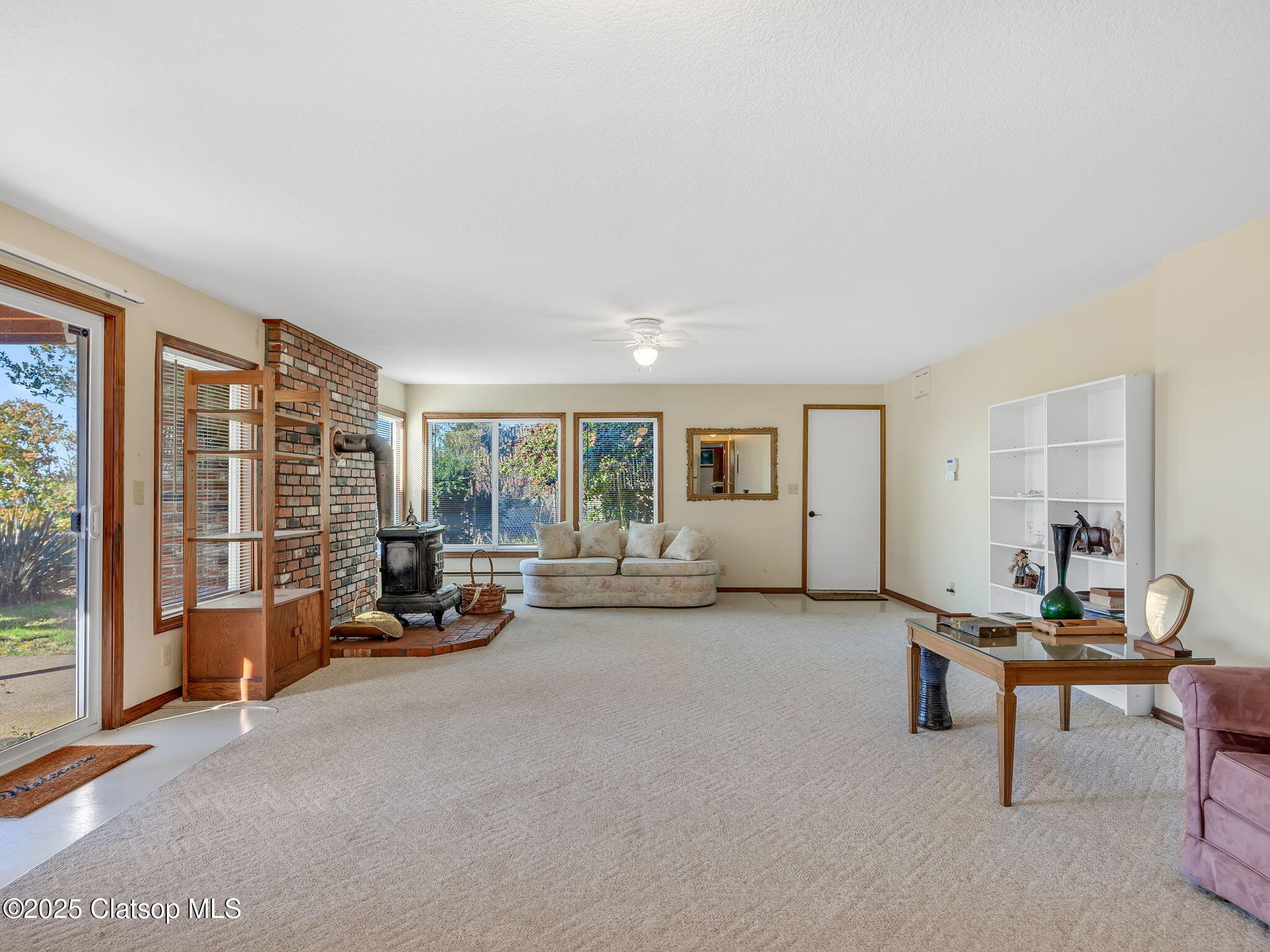 325 W Niagara Avenue Property Photo 29