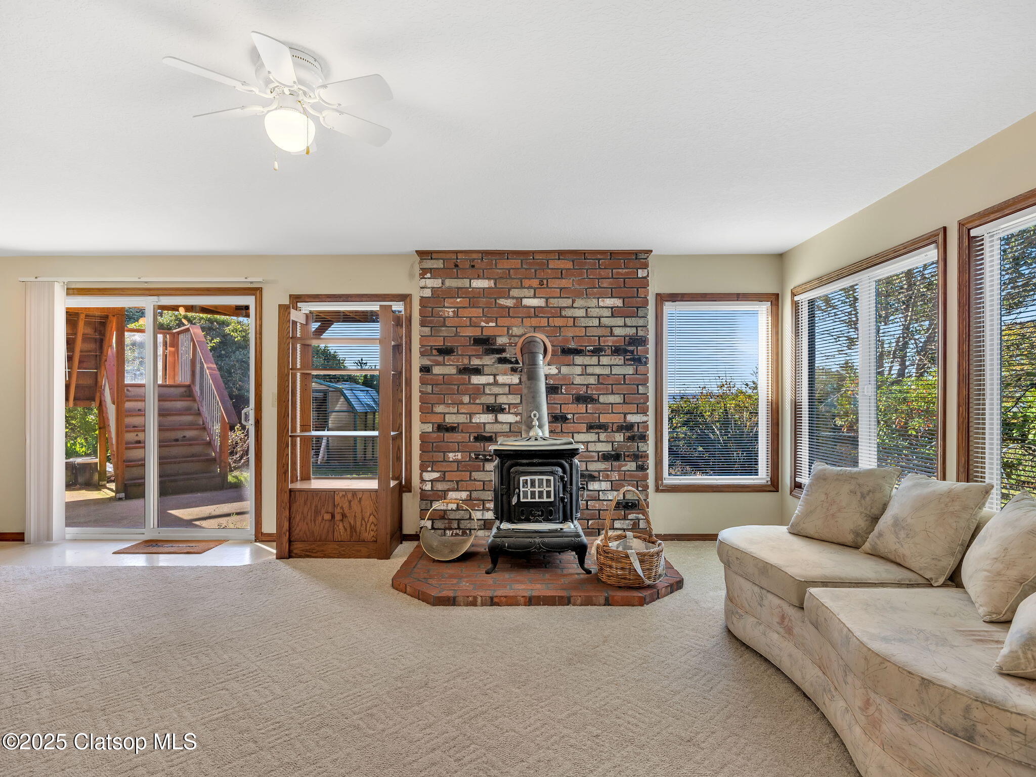 325 W Niagara Avenue Property Photo 30