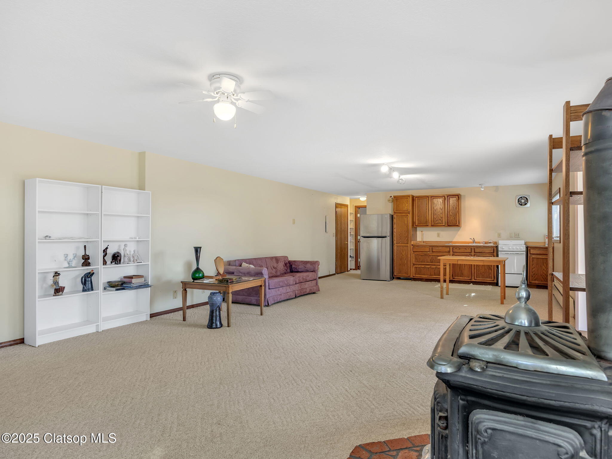 325 W Niagara Avenue Property Photo 33