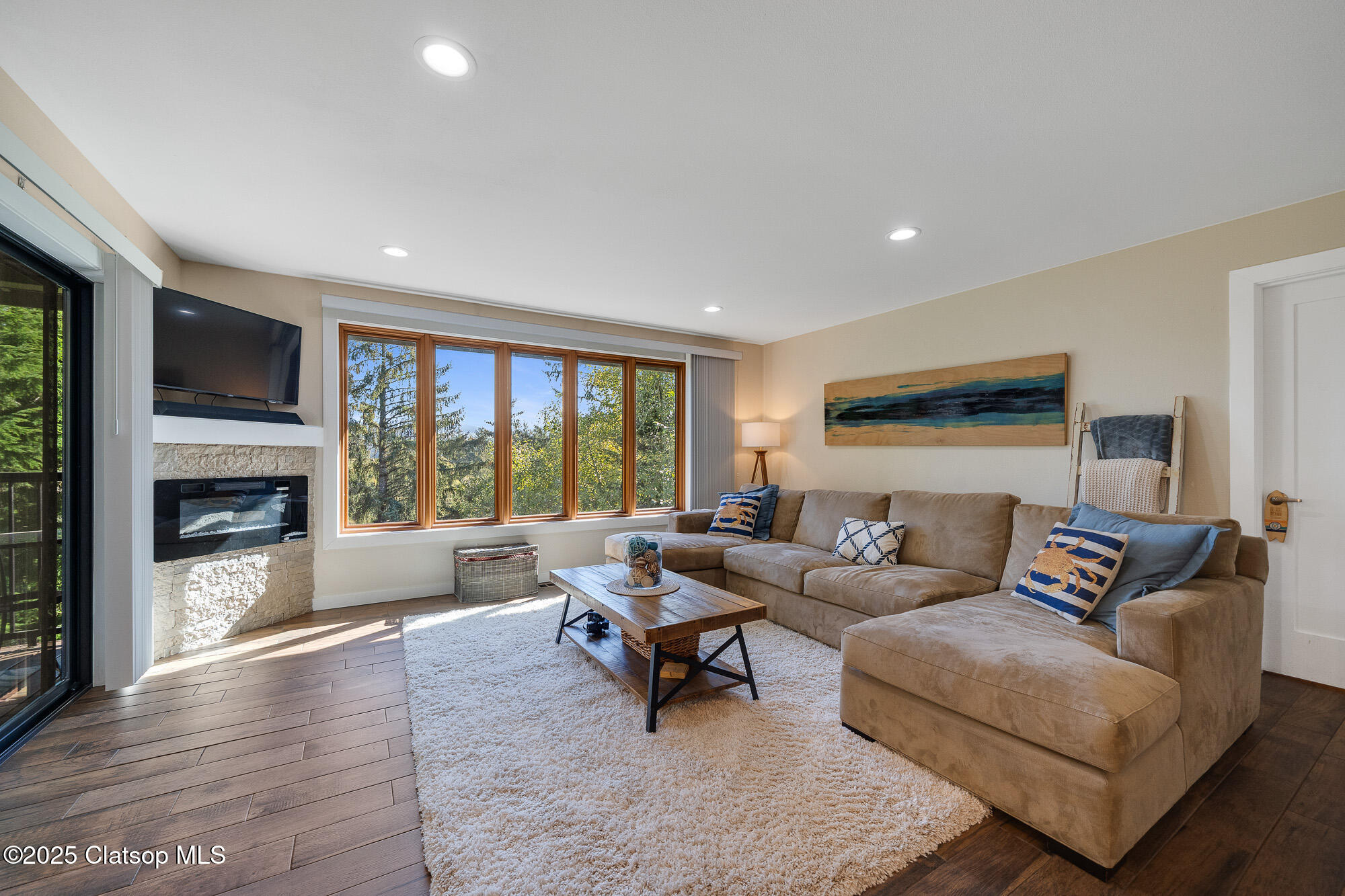 13150 D Street Property Photo 6