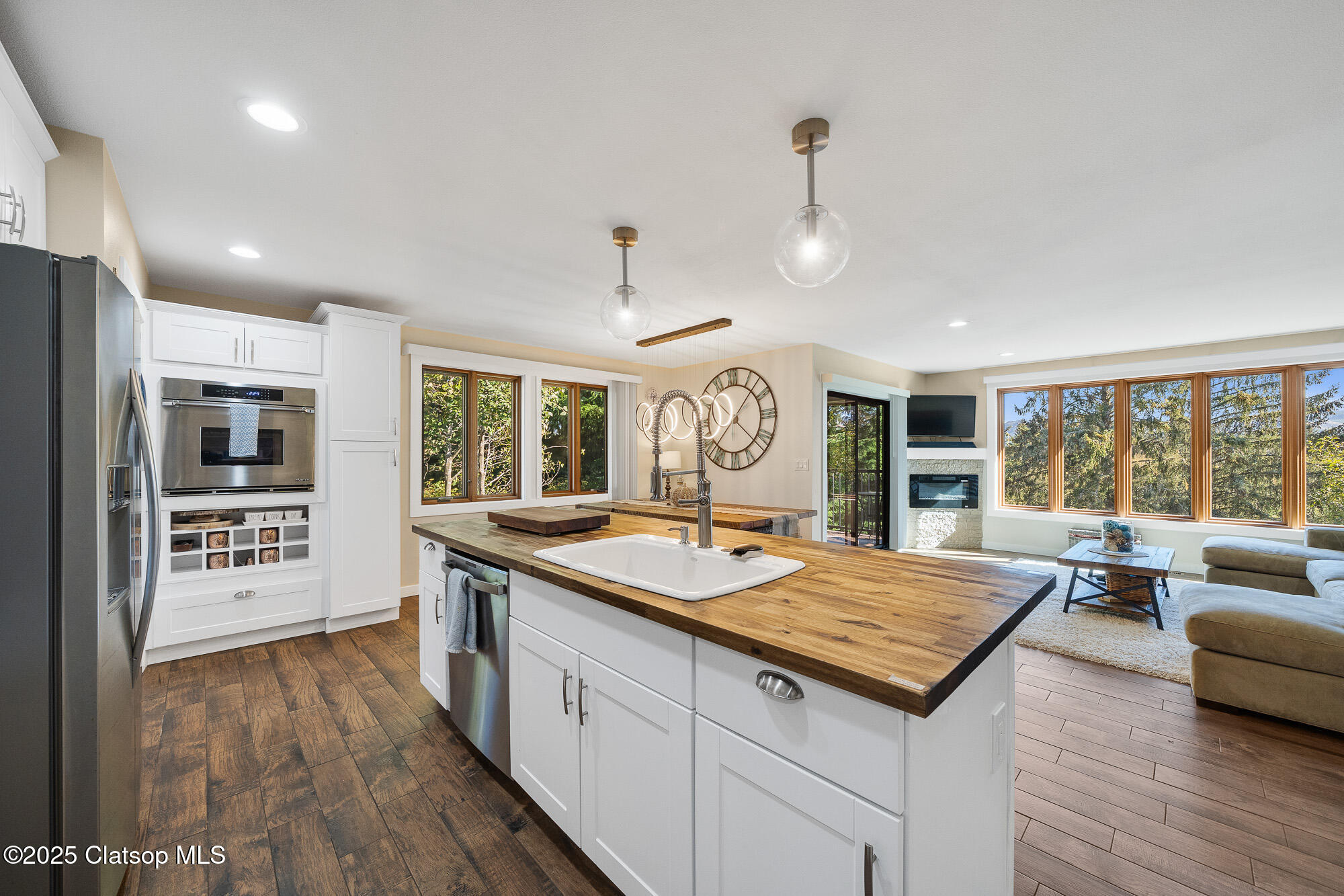 13150 D Street Property Photo 7