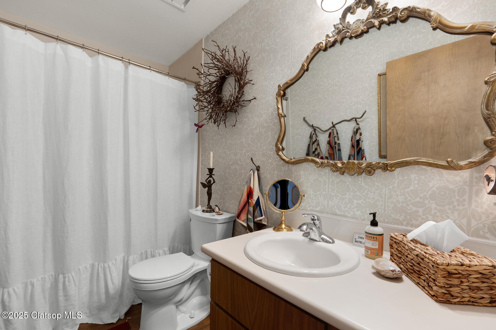 353 N Breakers Point Condo Drive Property Photo 9