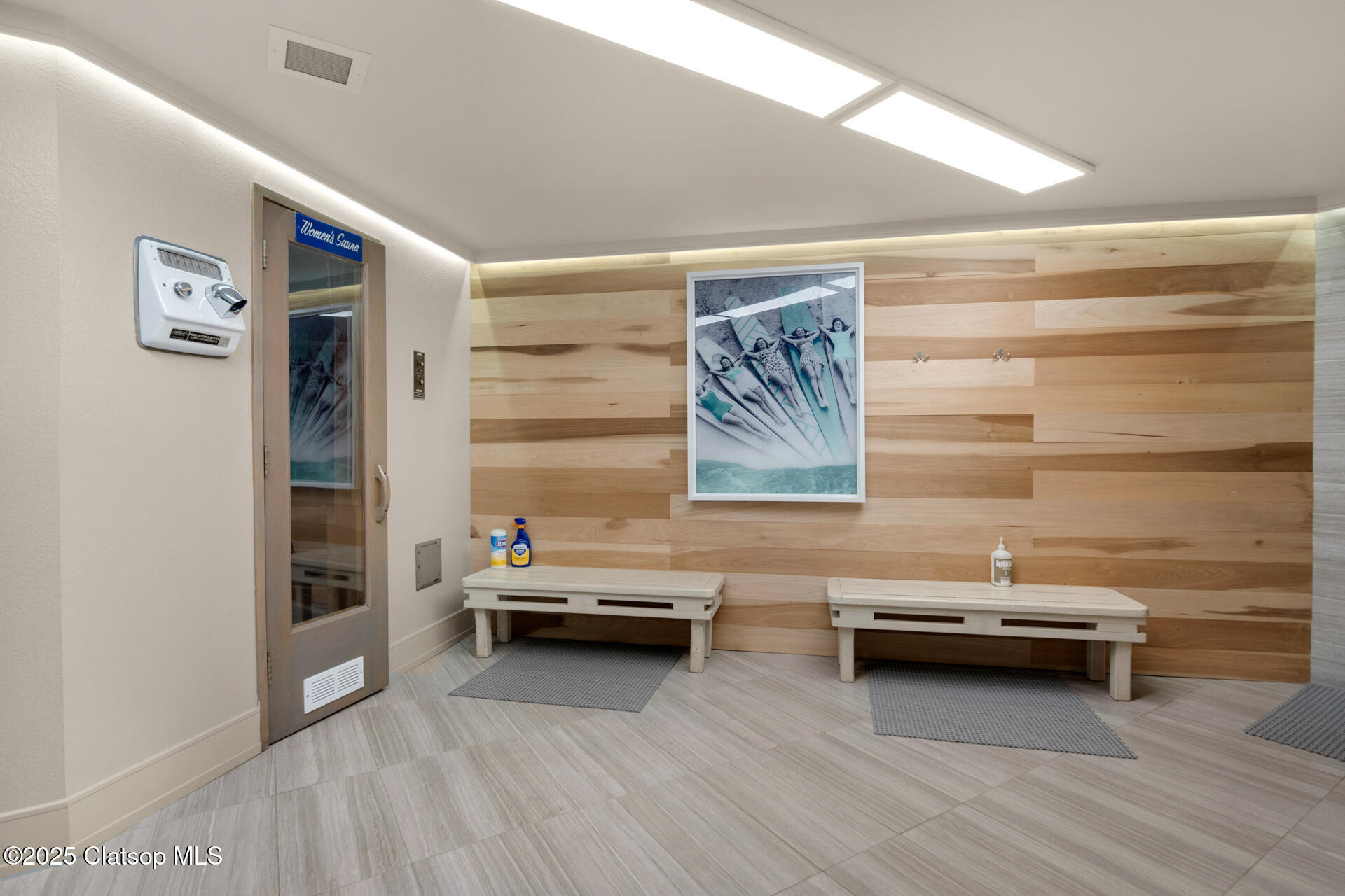 353 N Breakers Point Condo Drive Property Photo 23