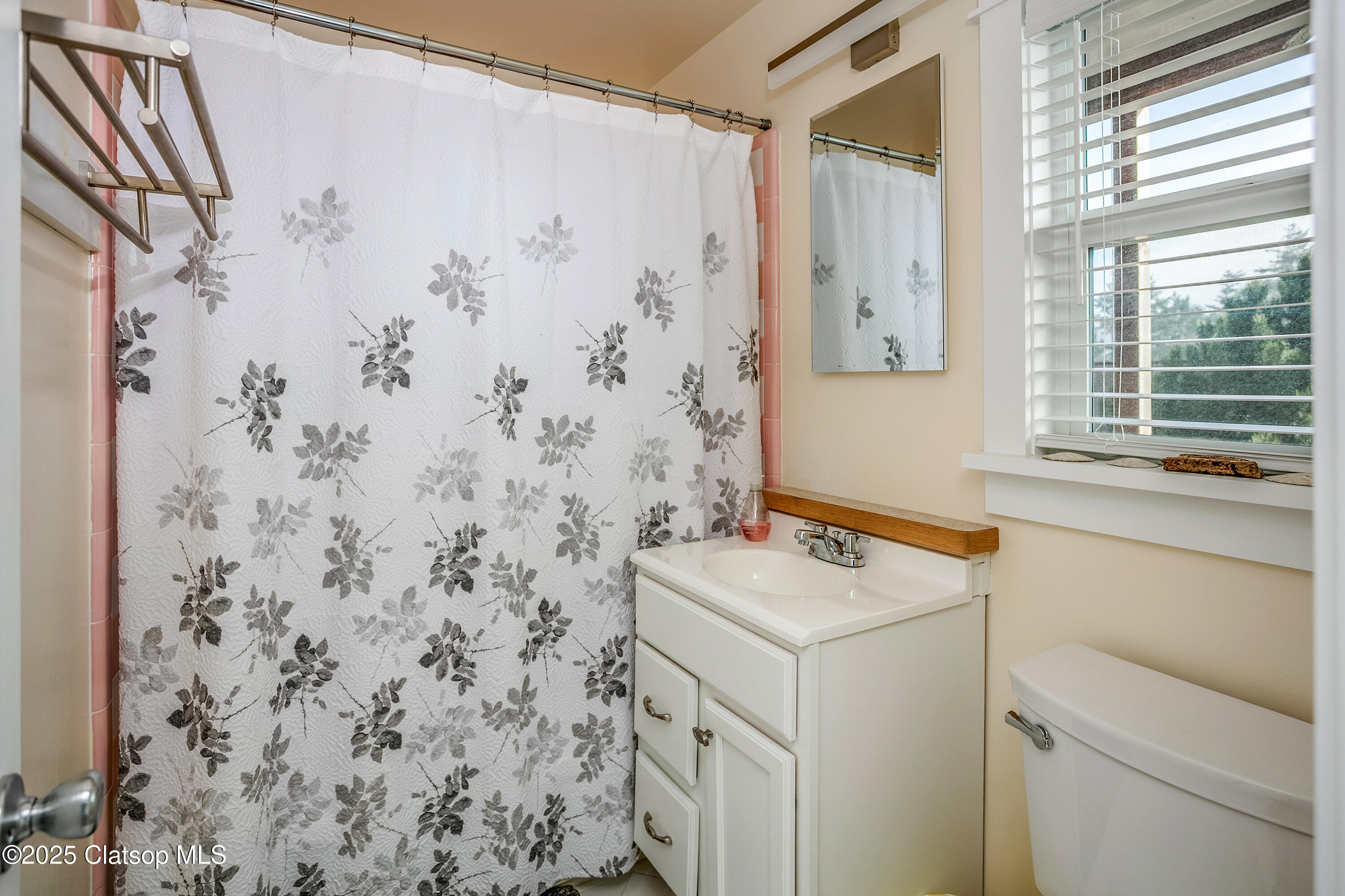 40 Ave. U Property Photo 9