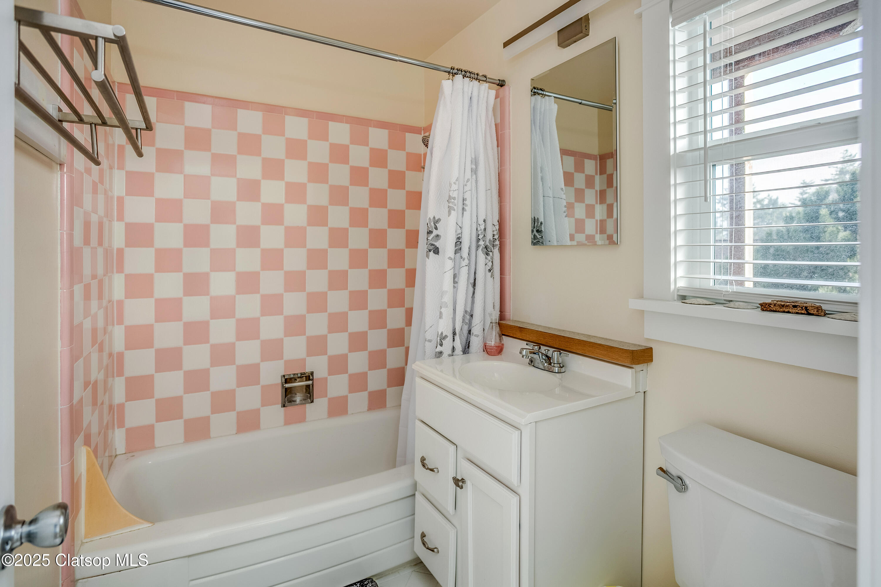 40 Ave. U Property Photo 10