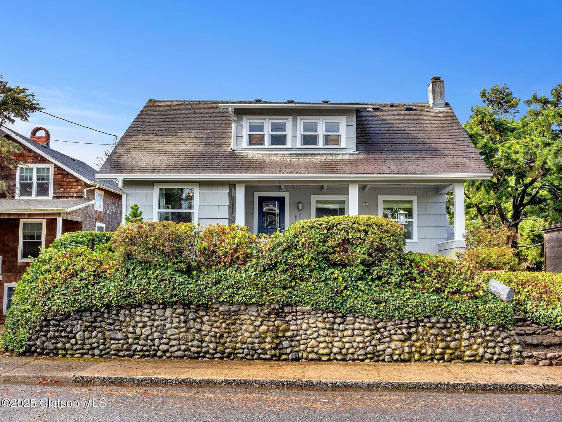 780 S Columbia Street Property Photo 4