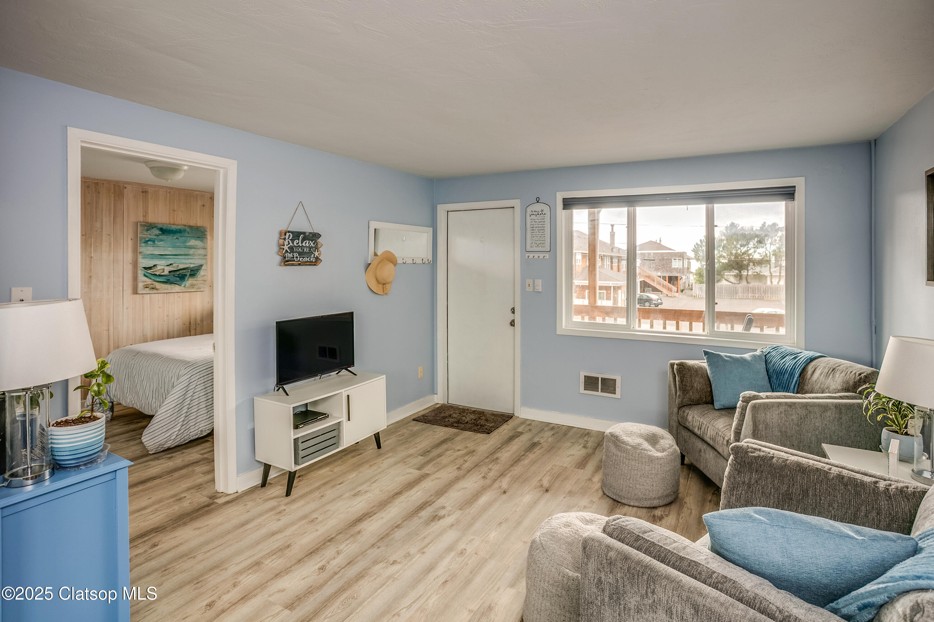 2233 Beach Dr Property Photo 11