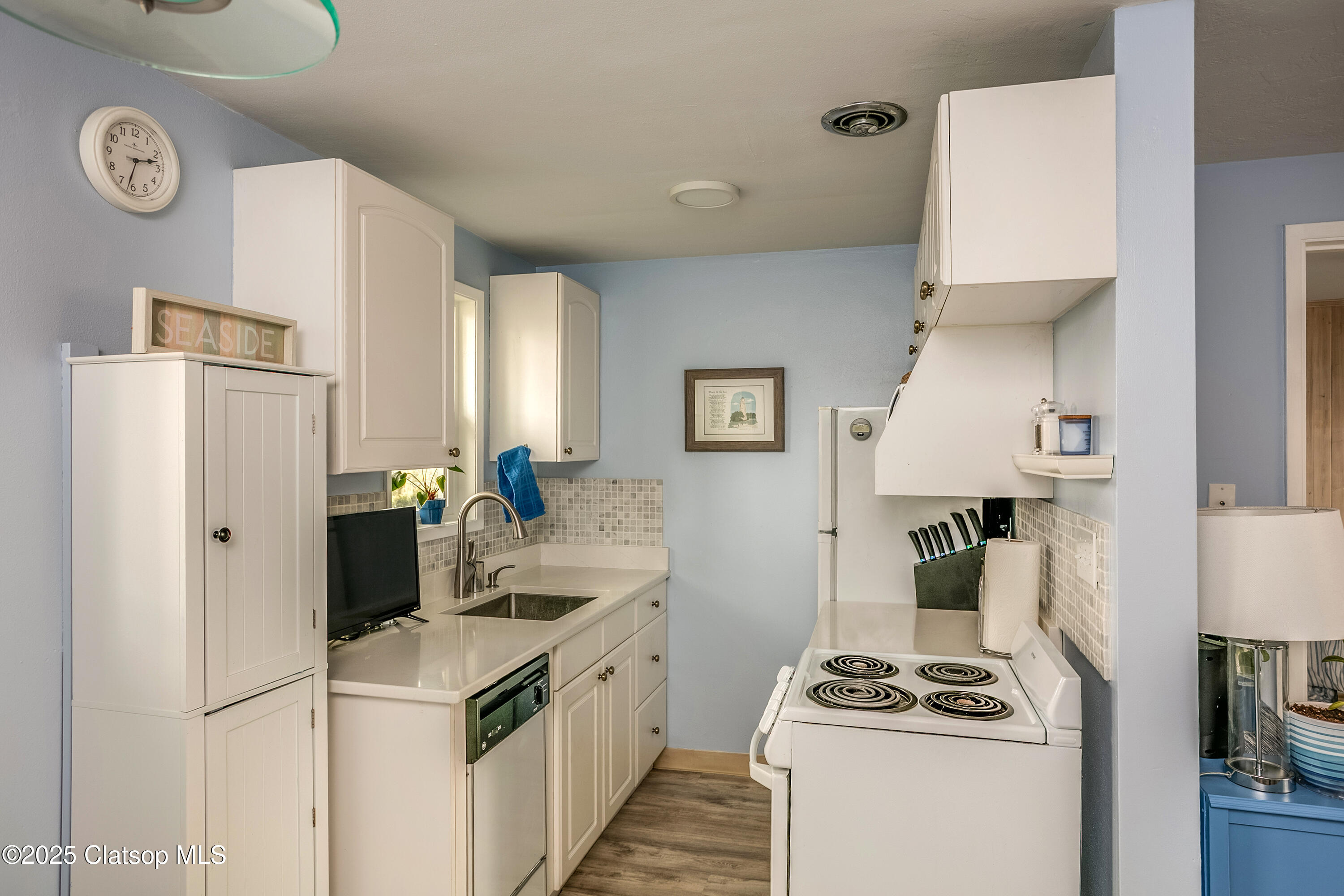 2233 Beach Dr Property Photo 12