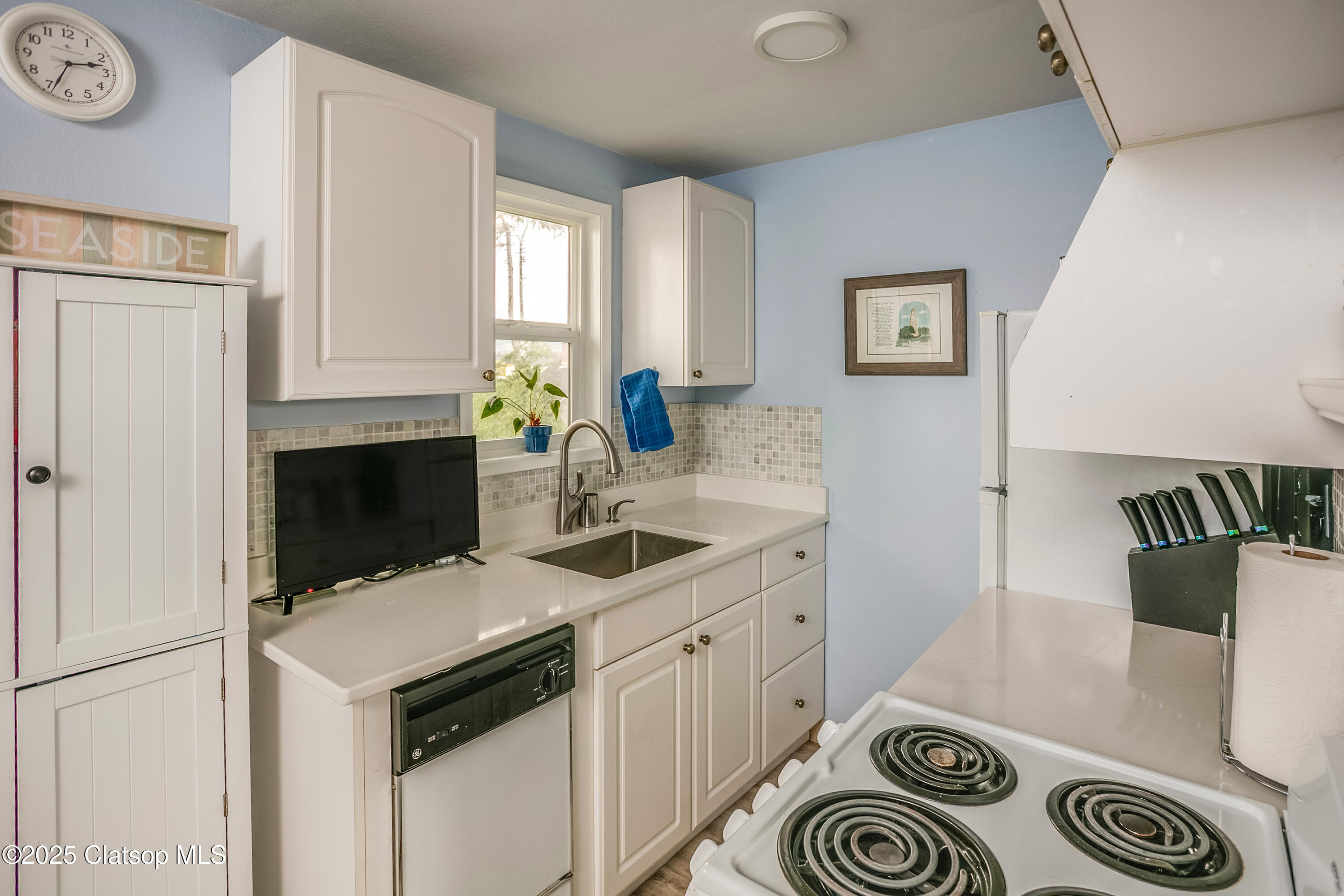 2233 Beach Dr Property Photo 13