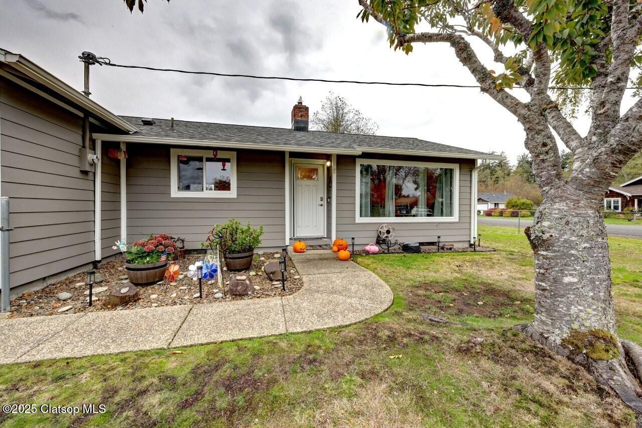 246 W Harbor Street Property Photo 4