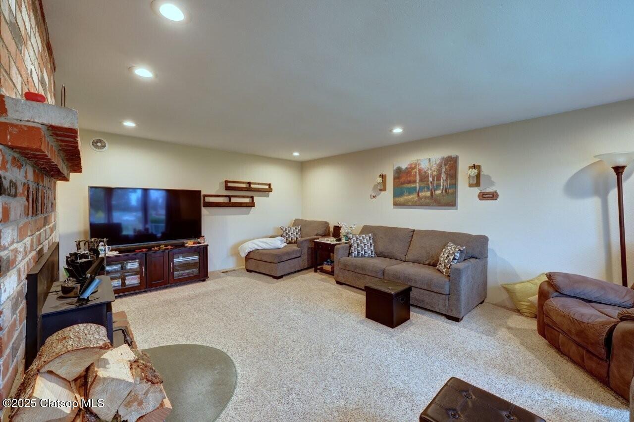 246 W Harbor Street Property Photo 6