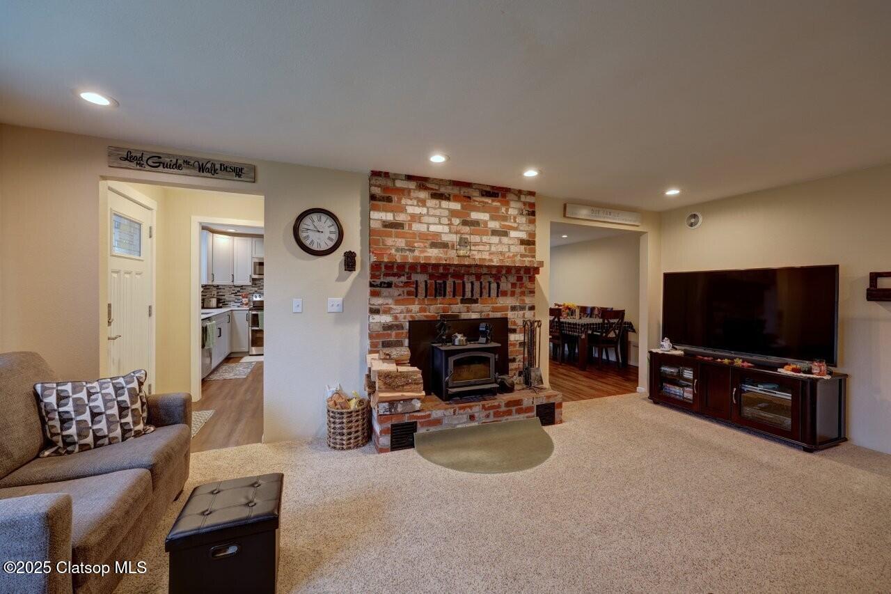 246 W Harbor Street Property Photo 8