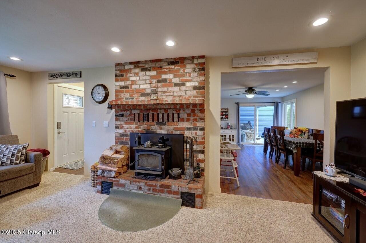 246 W Harbor Street Property Photo 9