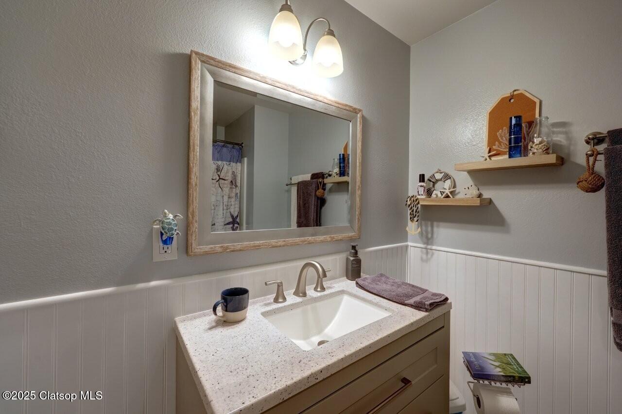 246 W Harbor Street Property Photo 20