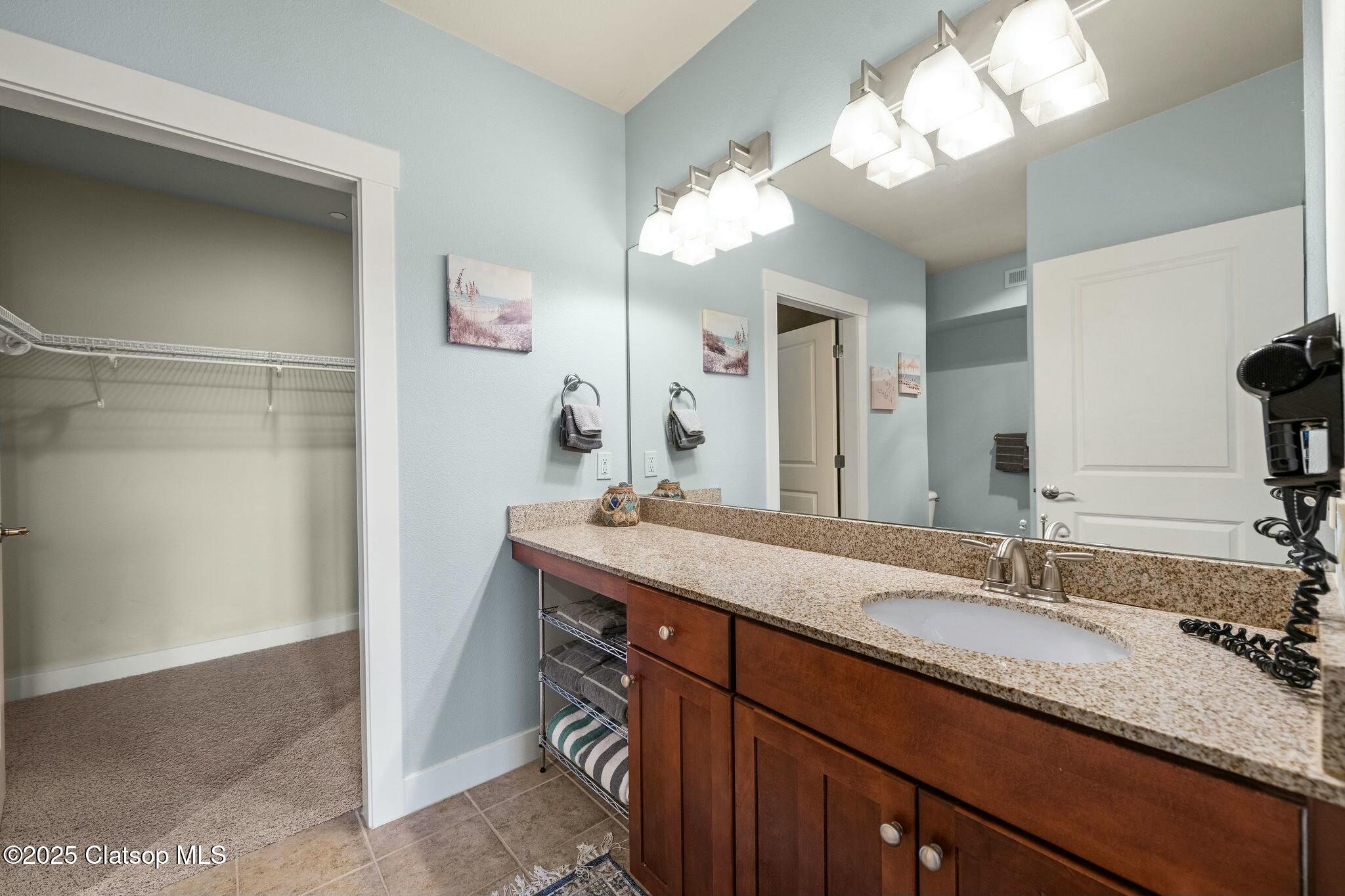 1000 N Holladay Drive Property Photo 10
