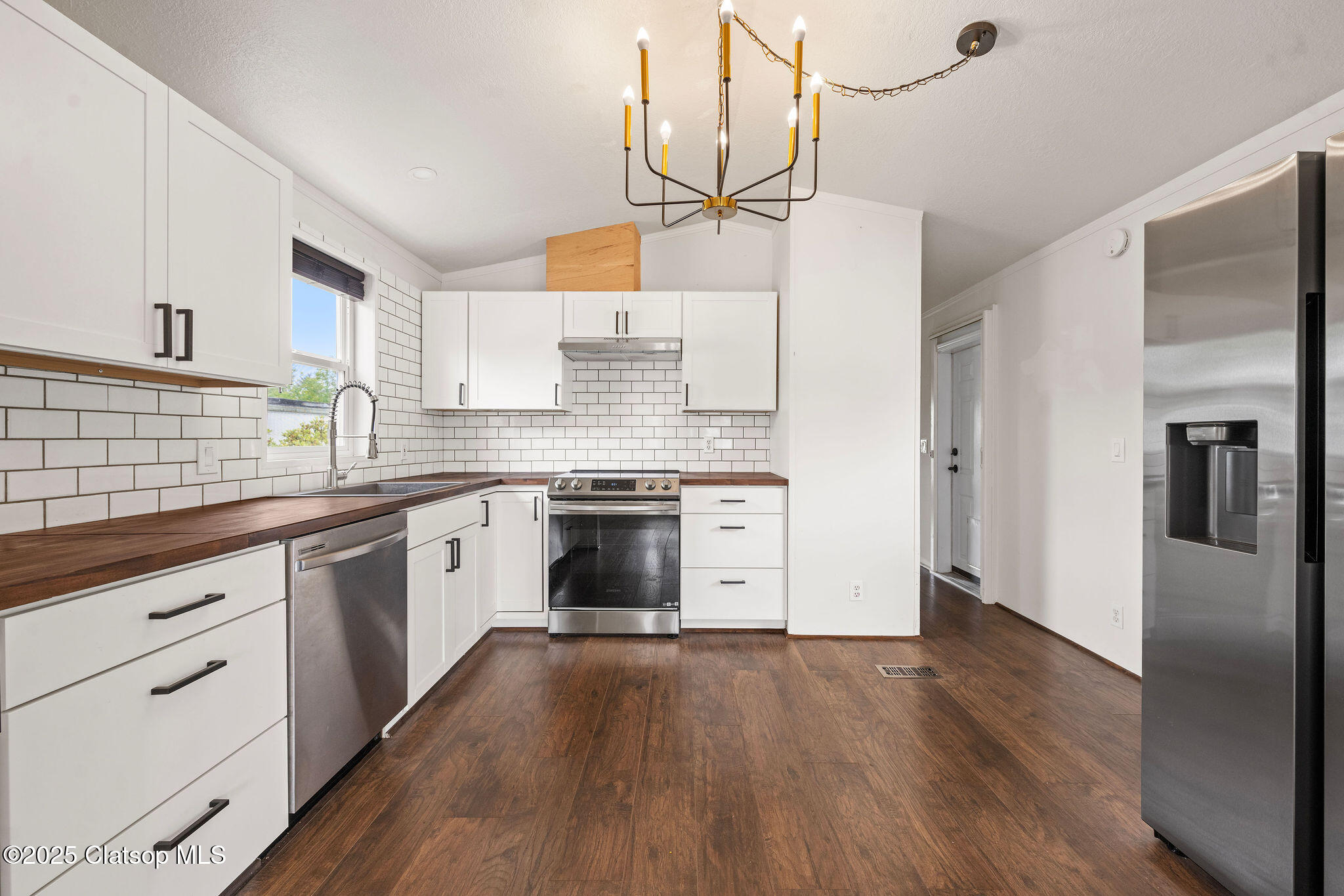 42280 Lois Loop #2 Property Photo 8