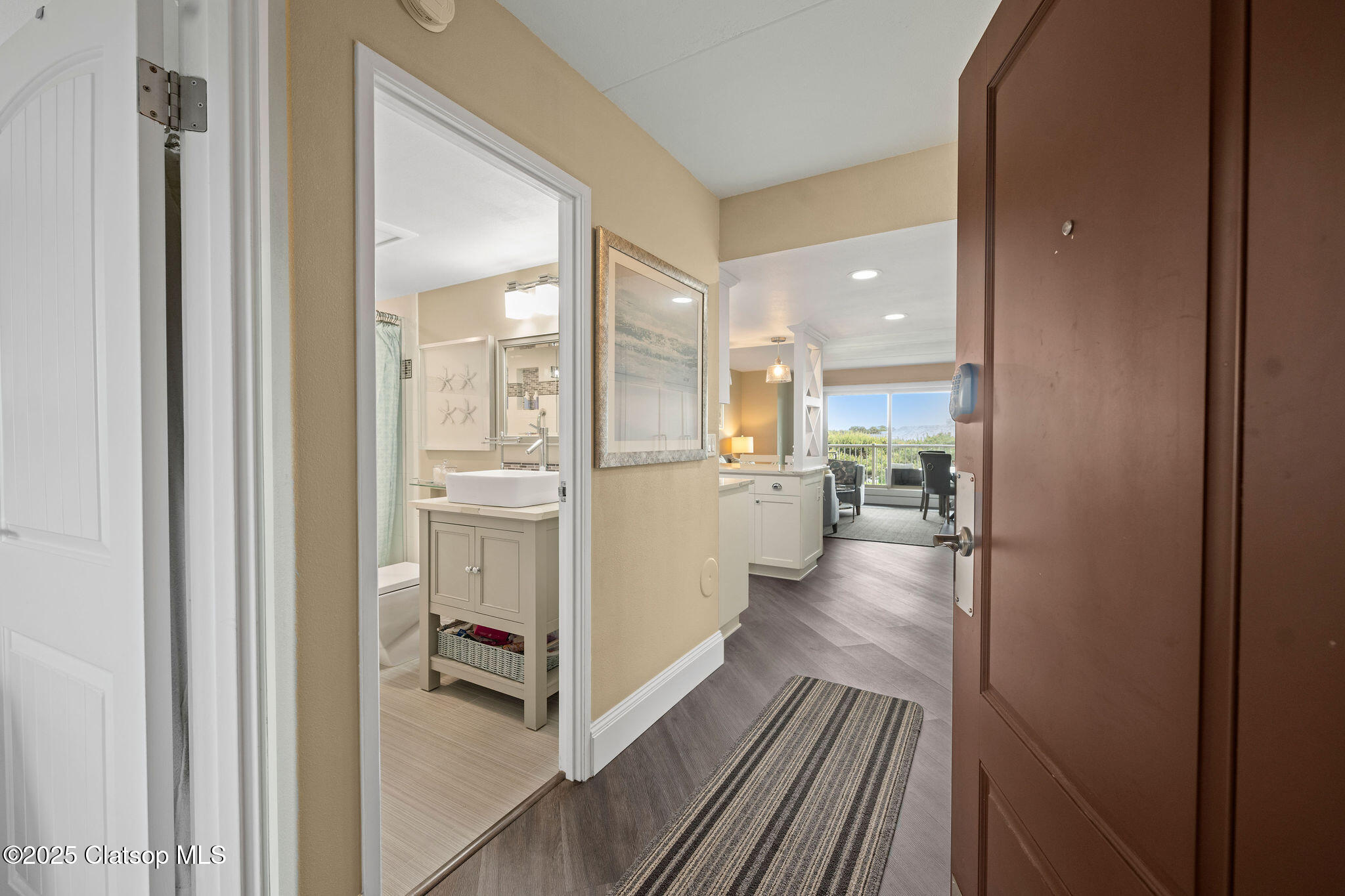 1146 N Marion Avenue Property Photo 2