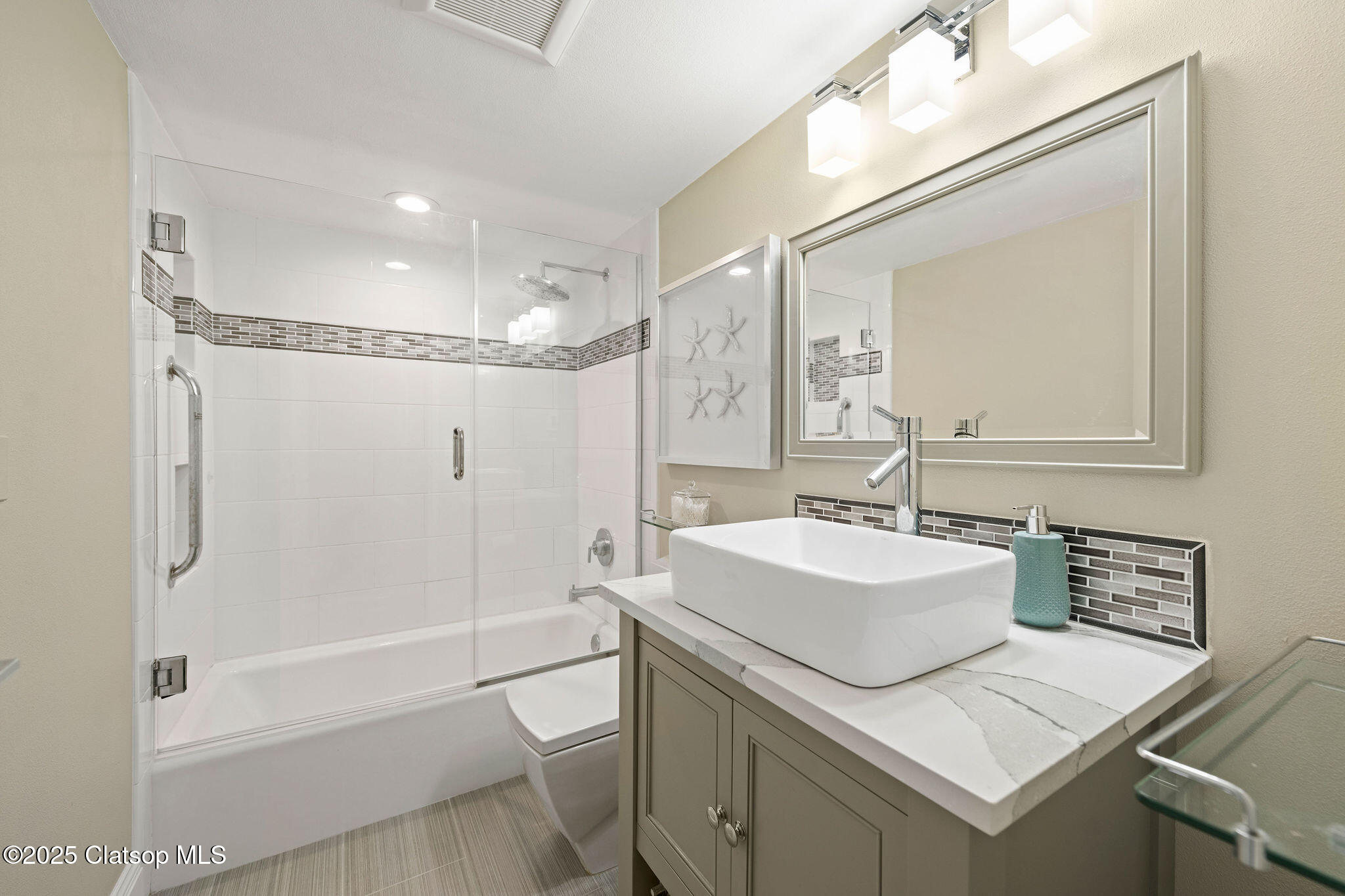 1146 N Marion Avenue Property Photo 16