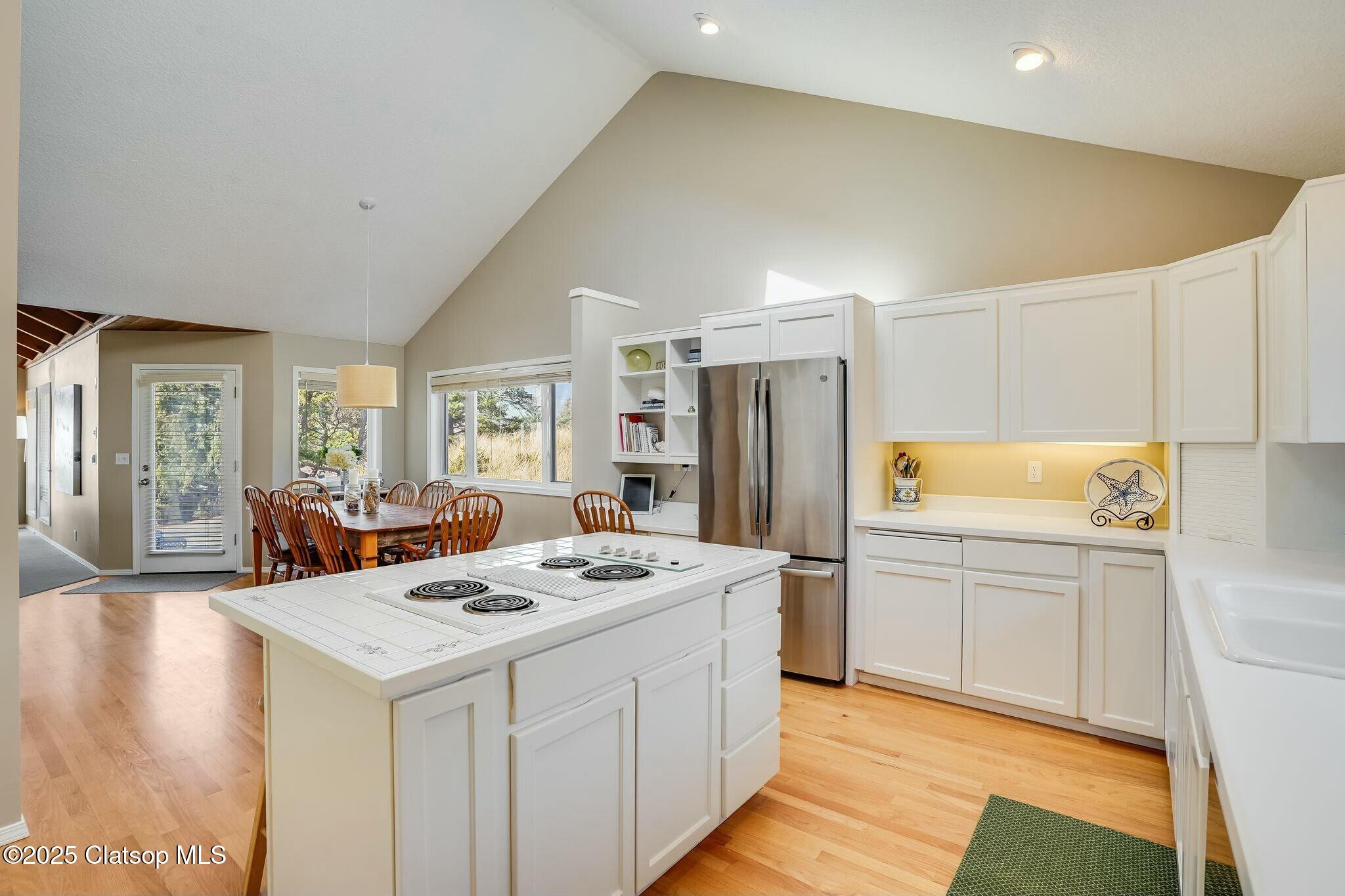723 Oak Street Property Photo 14