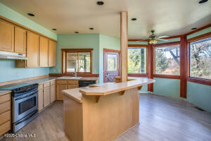 *** *** *** Property Photo 10