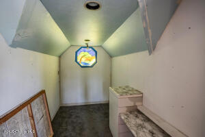 *** *** *** Property Photo 16