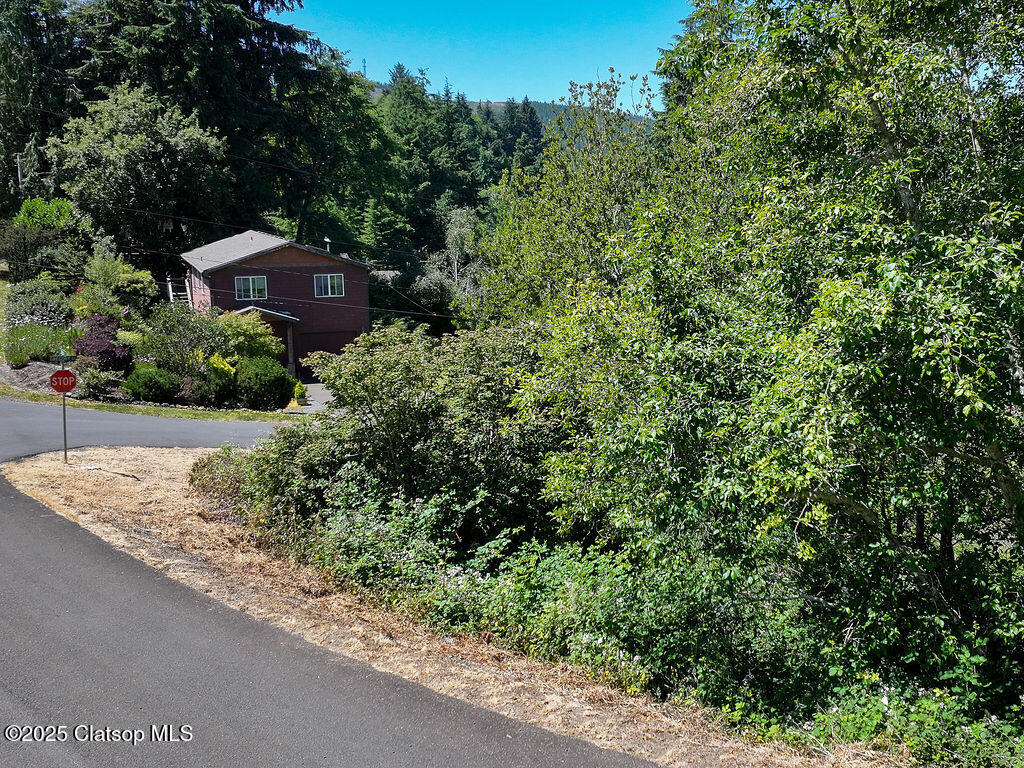 3rd And Gregory Property Photo 6
