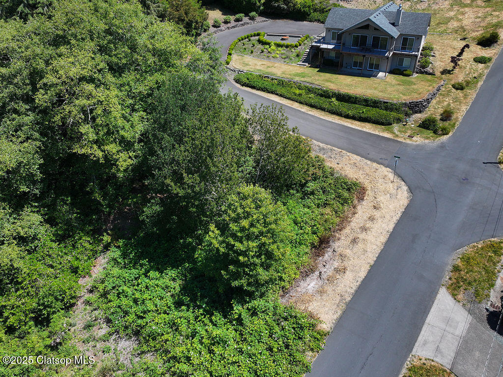 3rd And Gregory Property Photo 7