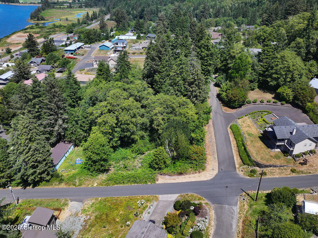 3rd And Gregory Property Photo 10