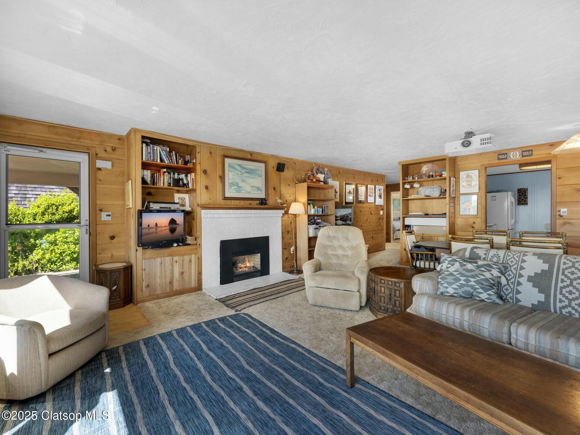 4463 Pacific Property Photo 8