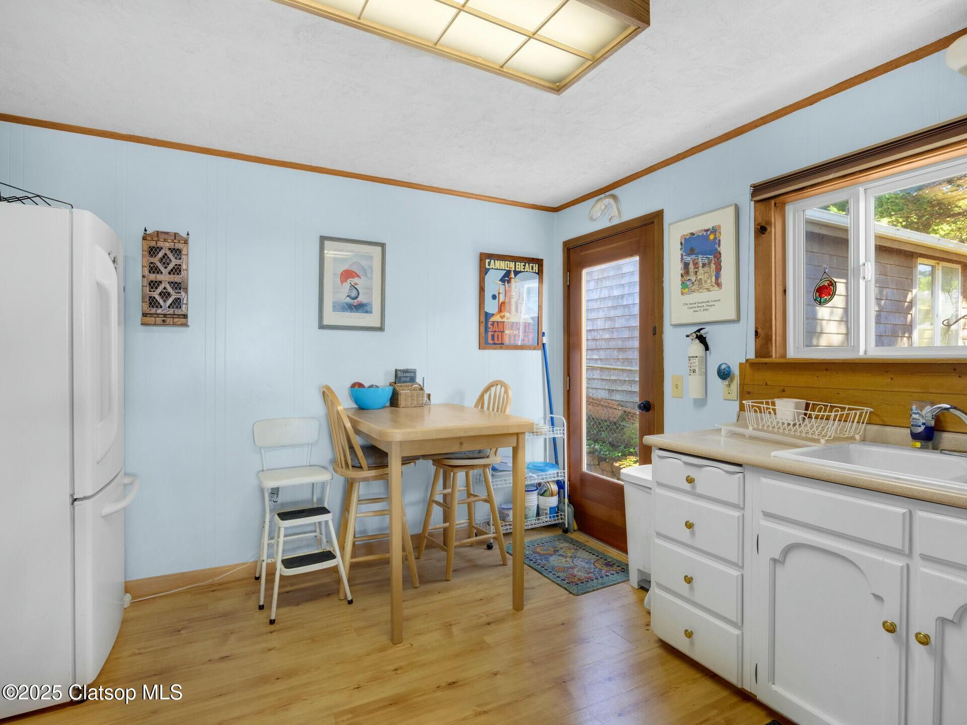 4463 Pacific Property Photo 10