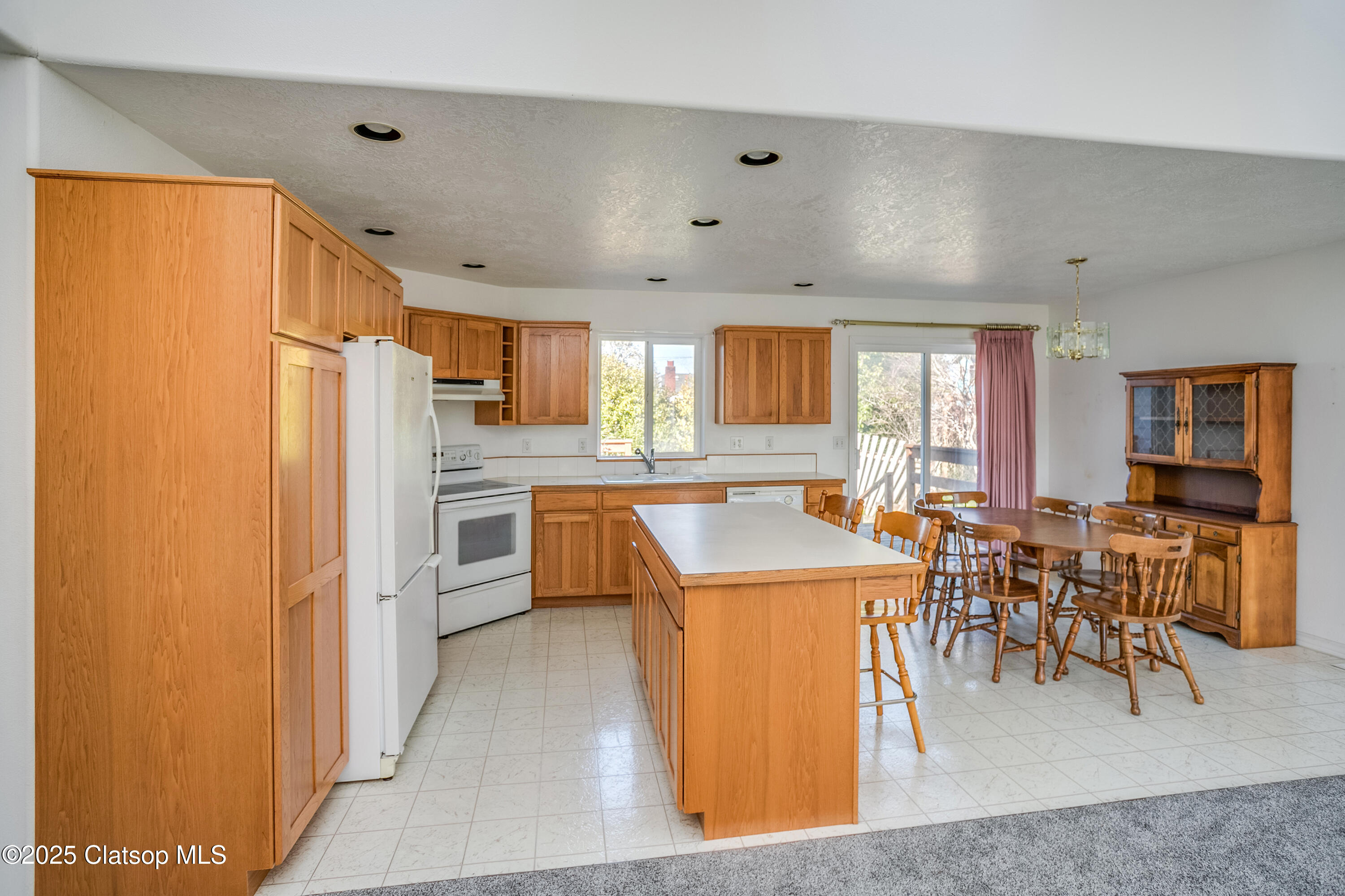 1126 Avenue E Property Photo 9