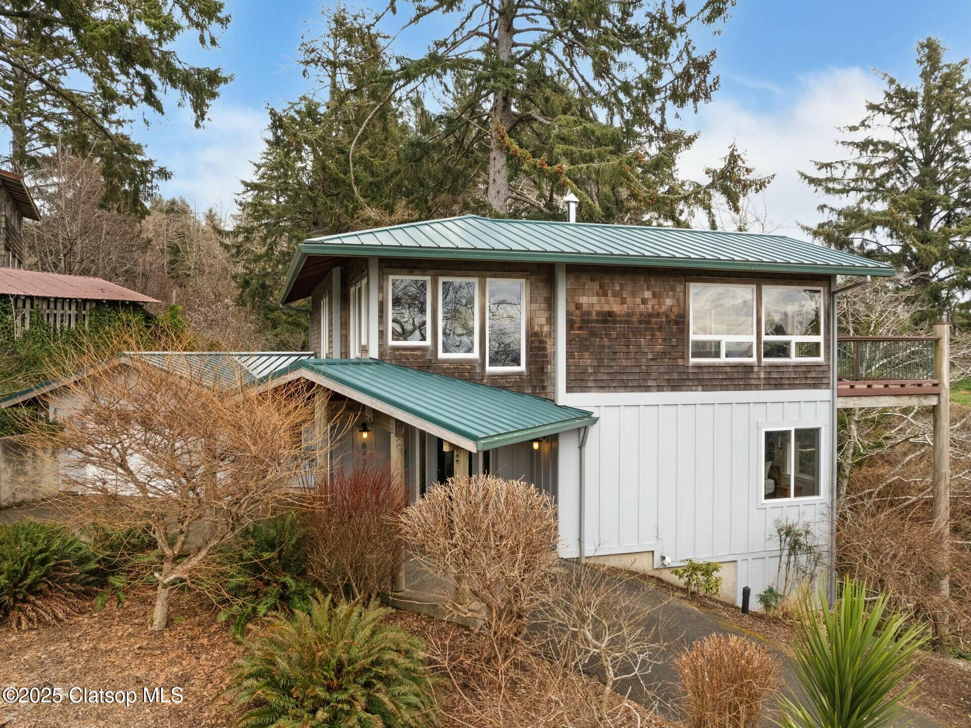 8435 Treasure Rocks Road Property Photo 2