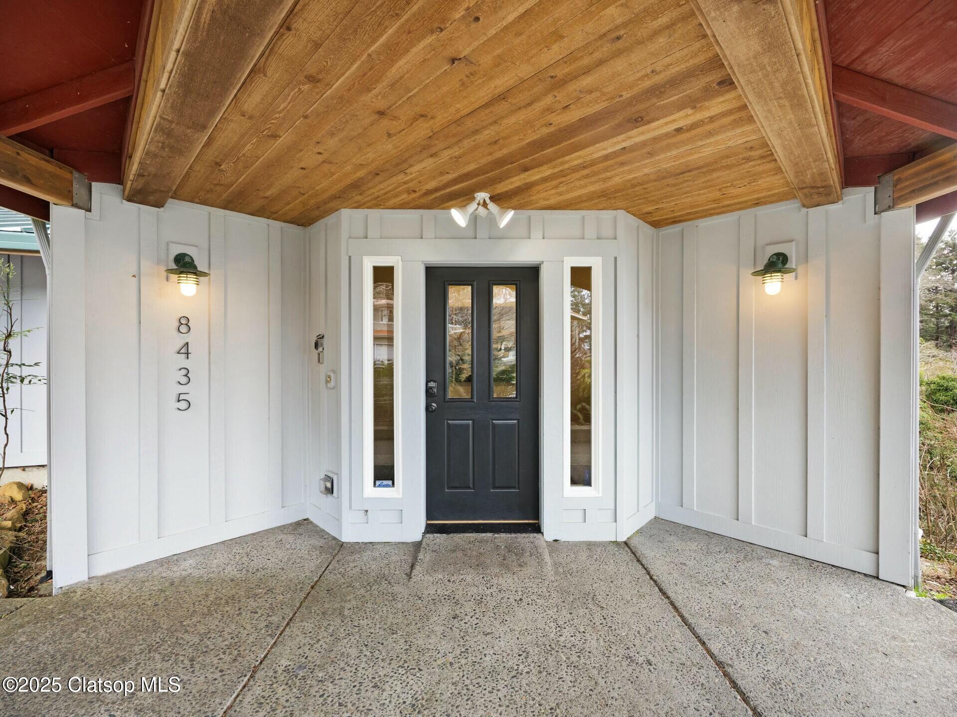 8435 Treasure Rocks Road Property Photo 3