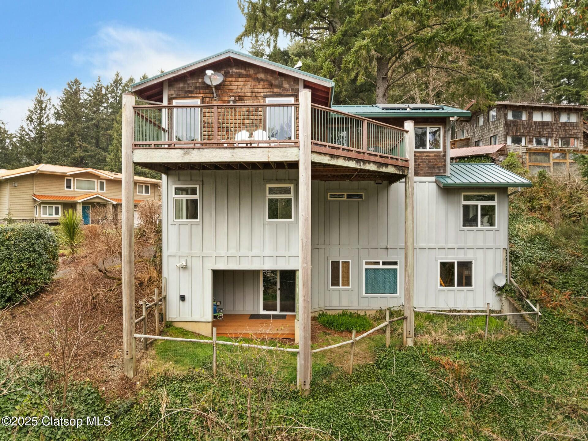 8435 Treasure Rocks Road Property Photo 4