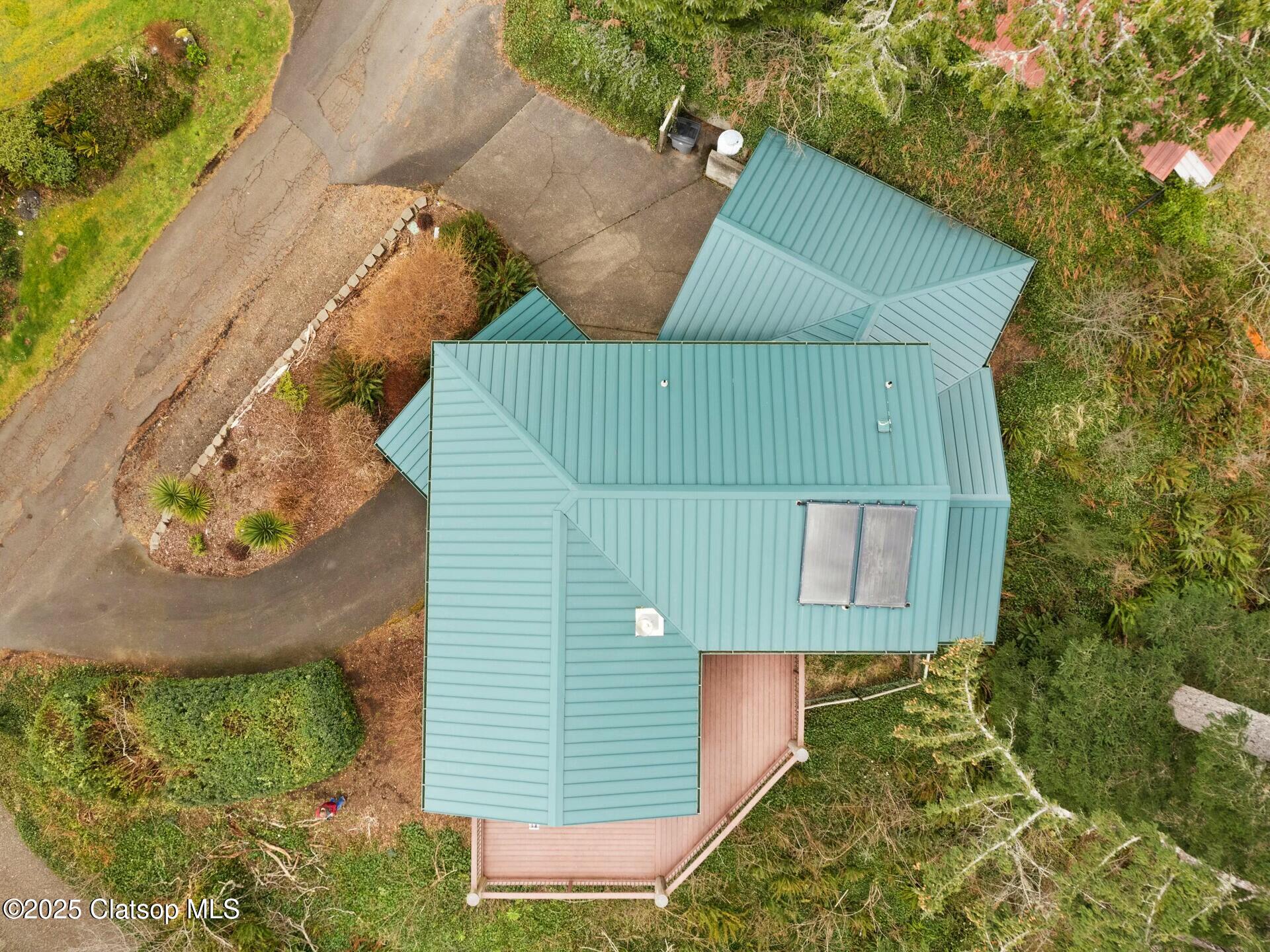 8435 Treasure Rocks Road Property Photo 5