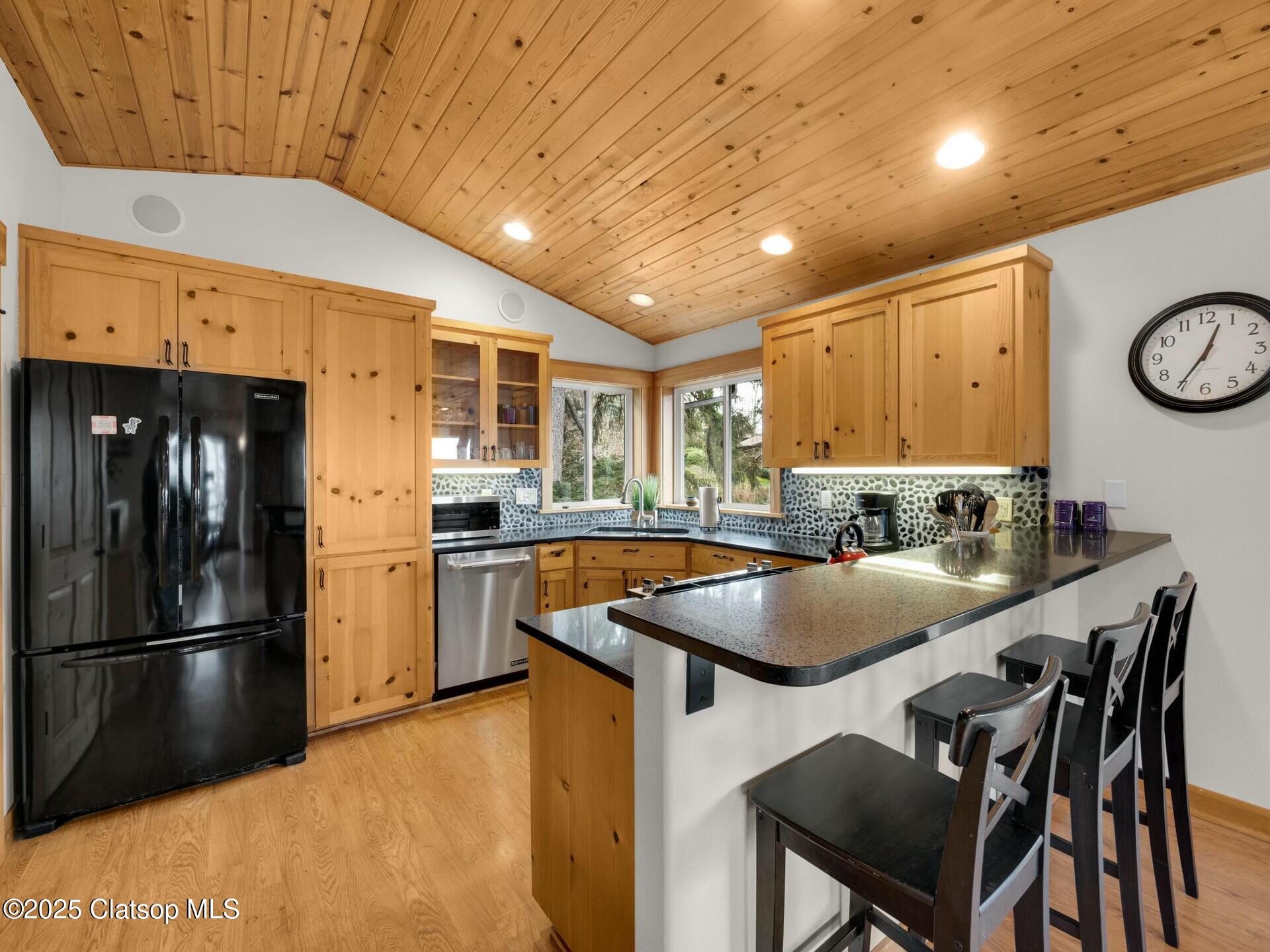 8435 Treasure Rocks Road Property Photo 11