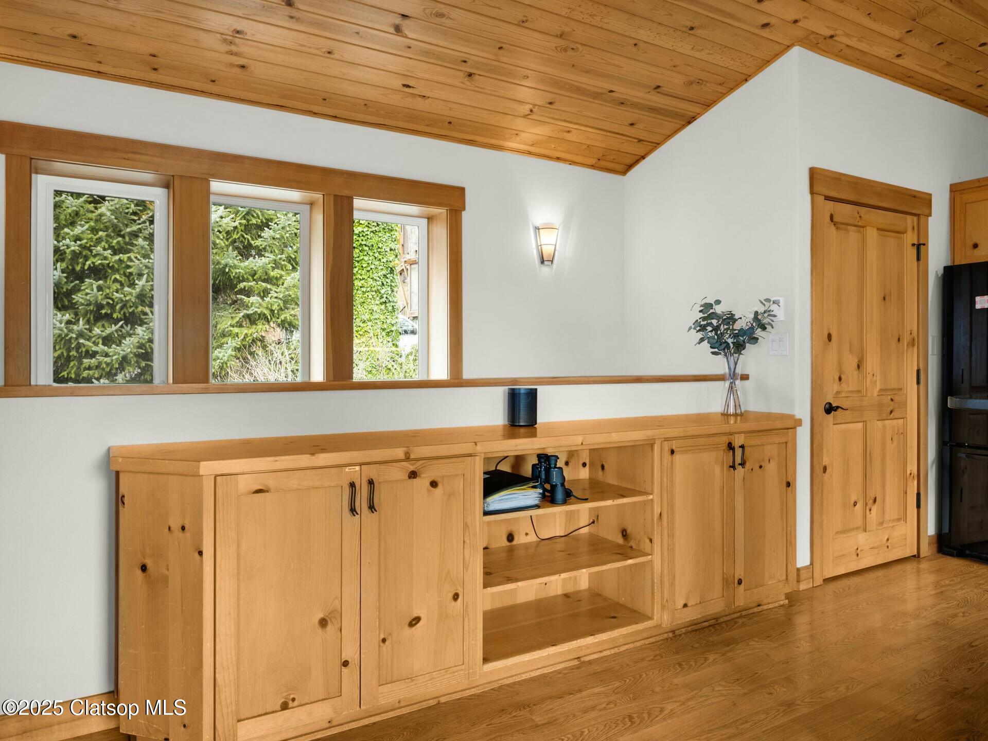 8435 Treasure Rocks Road Property Photo 13