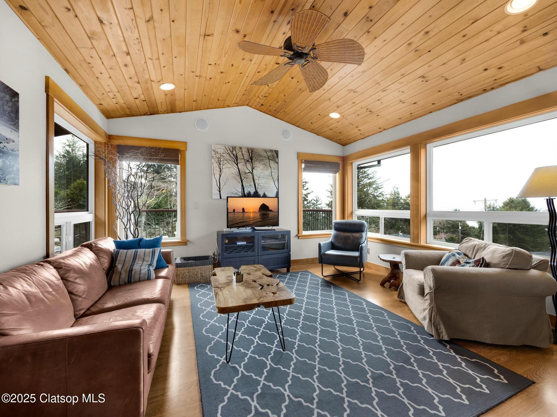 8435 Treasure Rocks Road Property Photo 15