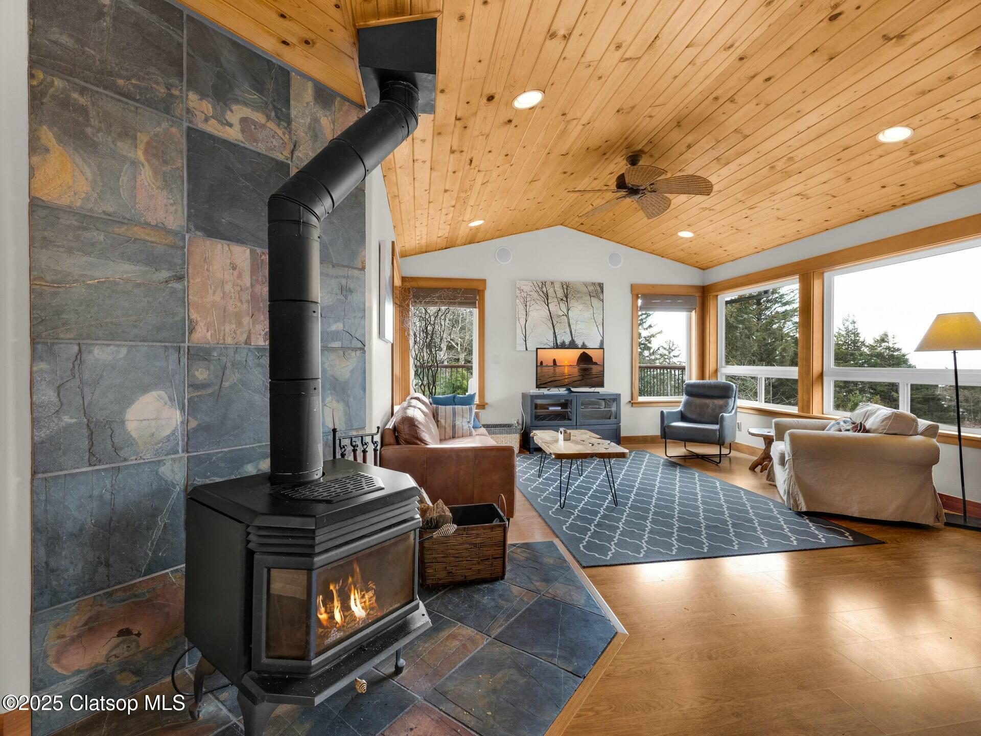 8435 Treasure Rocks Road Property Photo 16