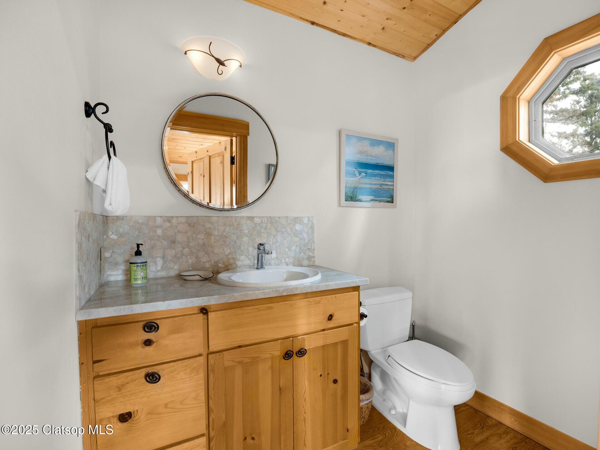 8435 Treasure Rocks Road Property Photo 17