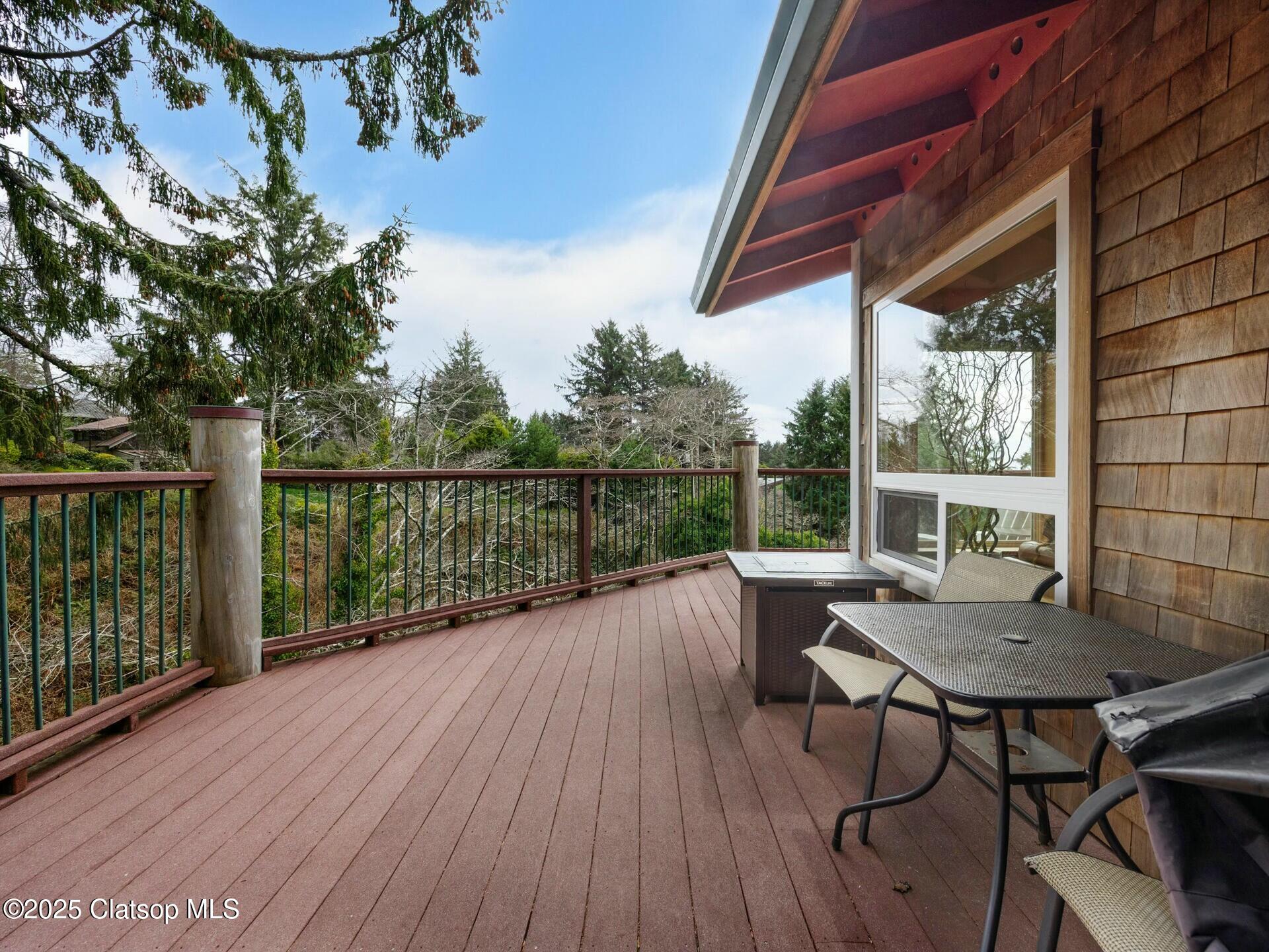 8435 Treasure Rocks Road Property Photo 21