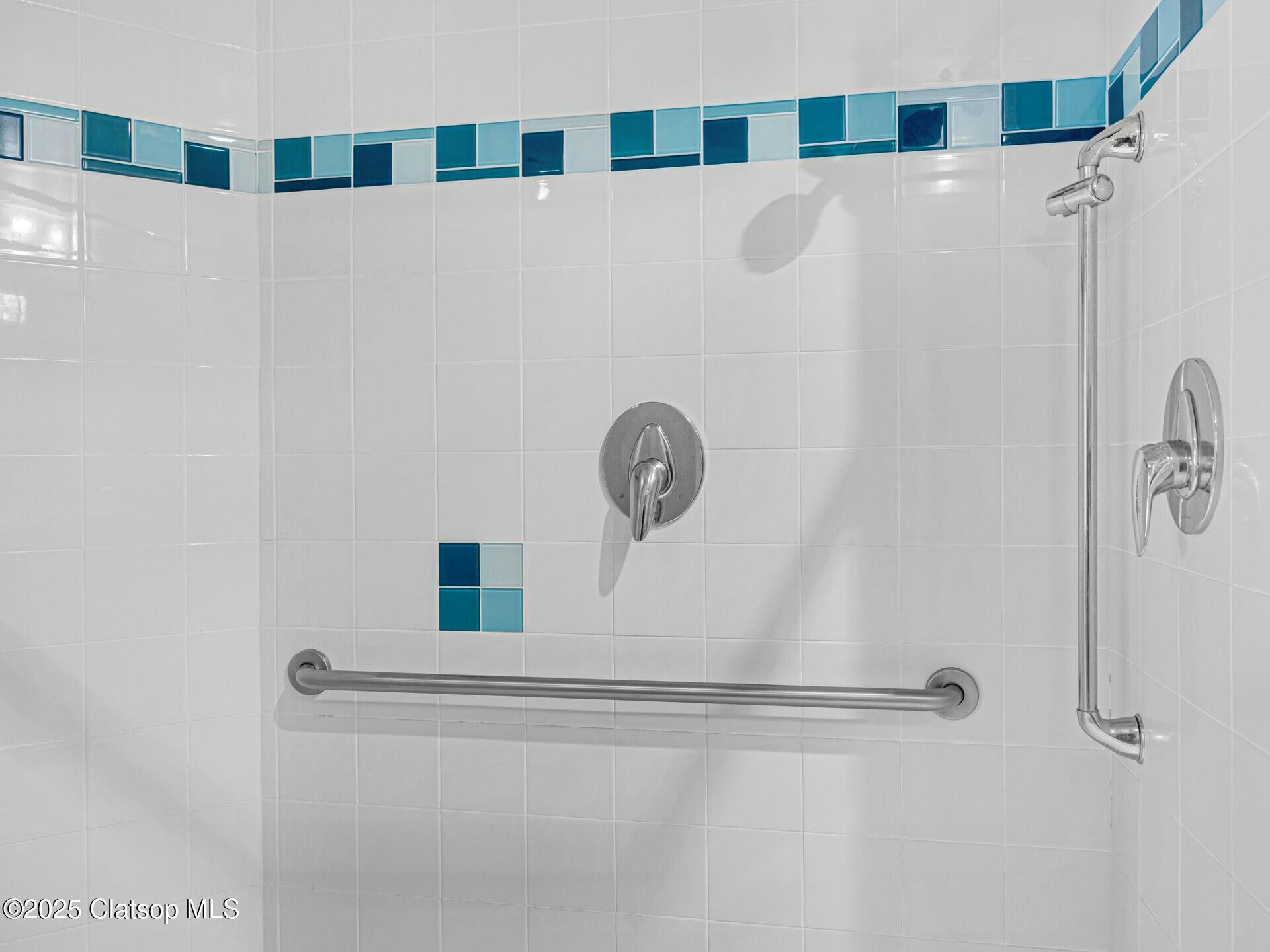 8435 Treasure Rocks Road Property Photo 25