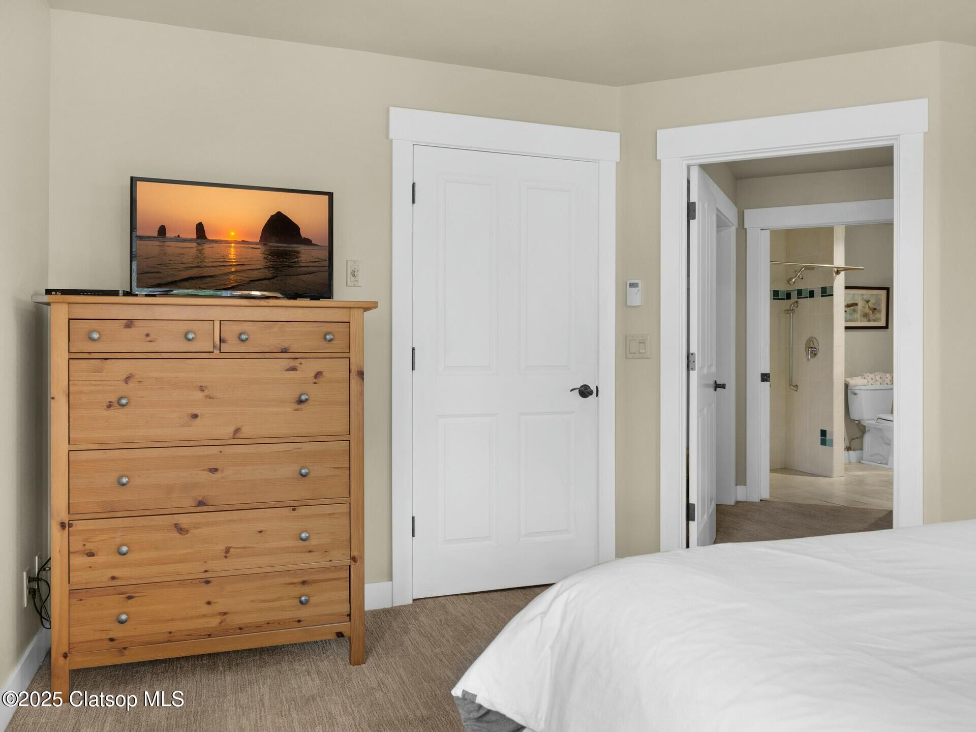 8435 Treasure Rocks Road Property Photo 26