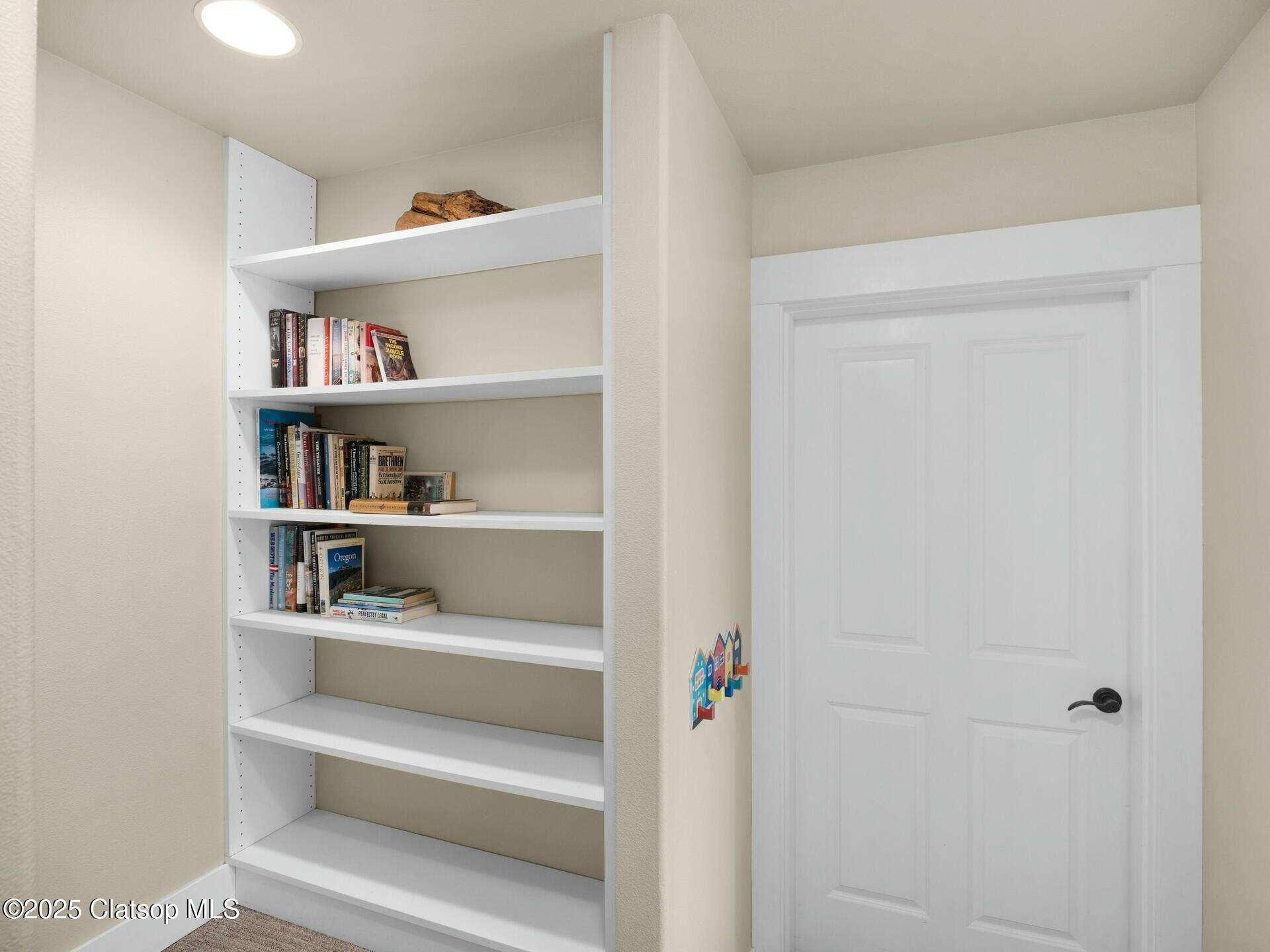 8435 Treasure Rocks Road Property Photo 29